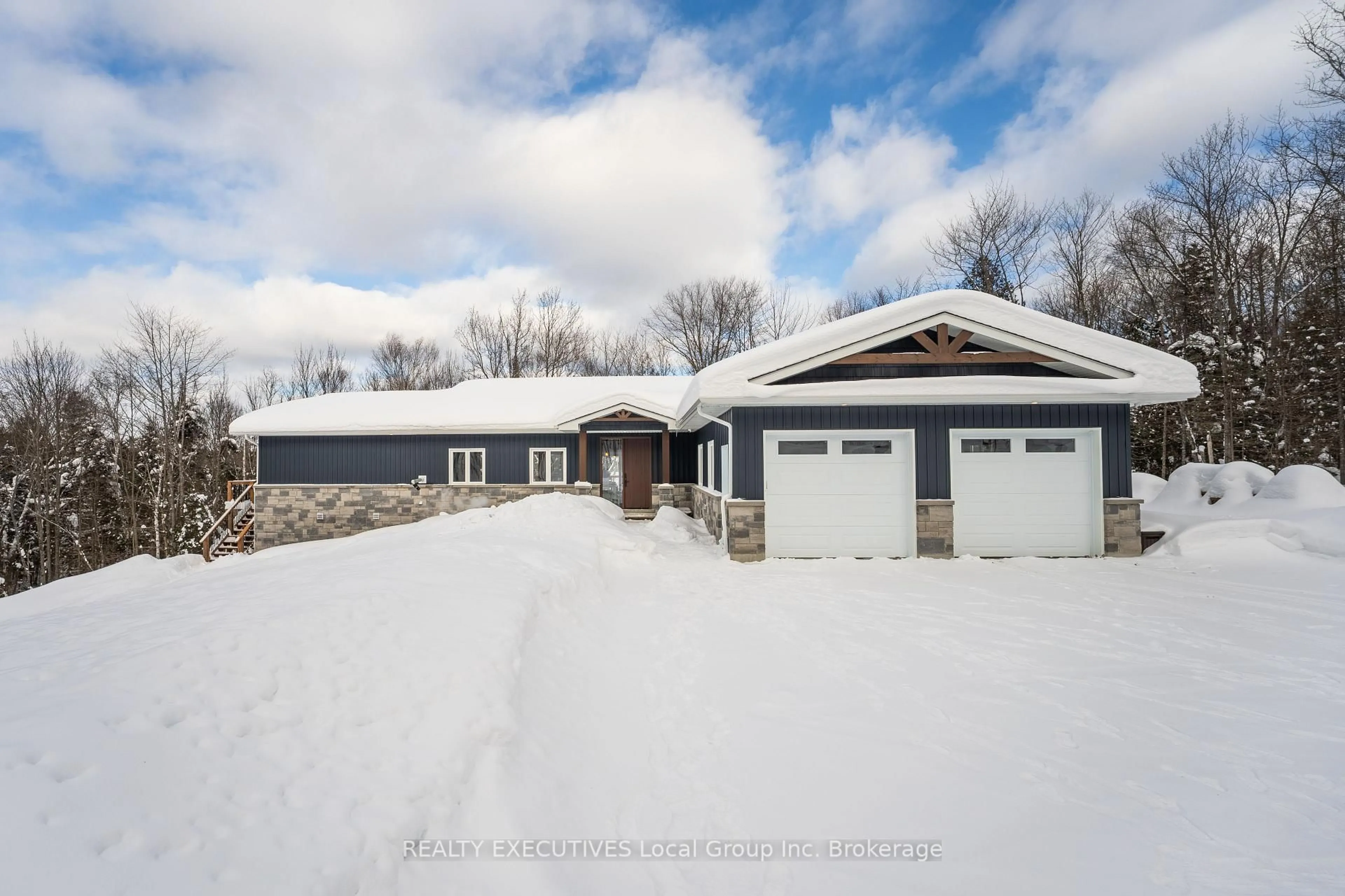 A pic from outside/outdoor area/front of a property/back of a property/a pic from drone, unknown for 1070 Four Mile Lake Rd, North Bay Ontario P1B 8G2