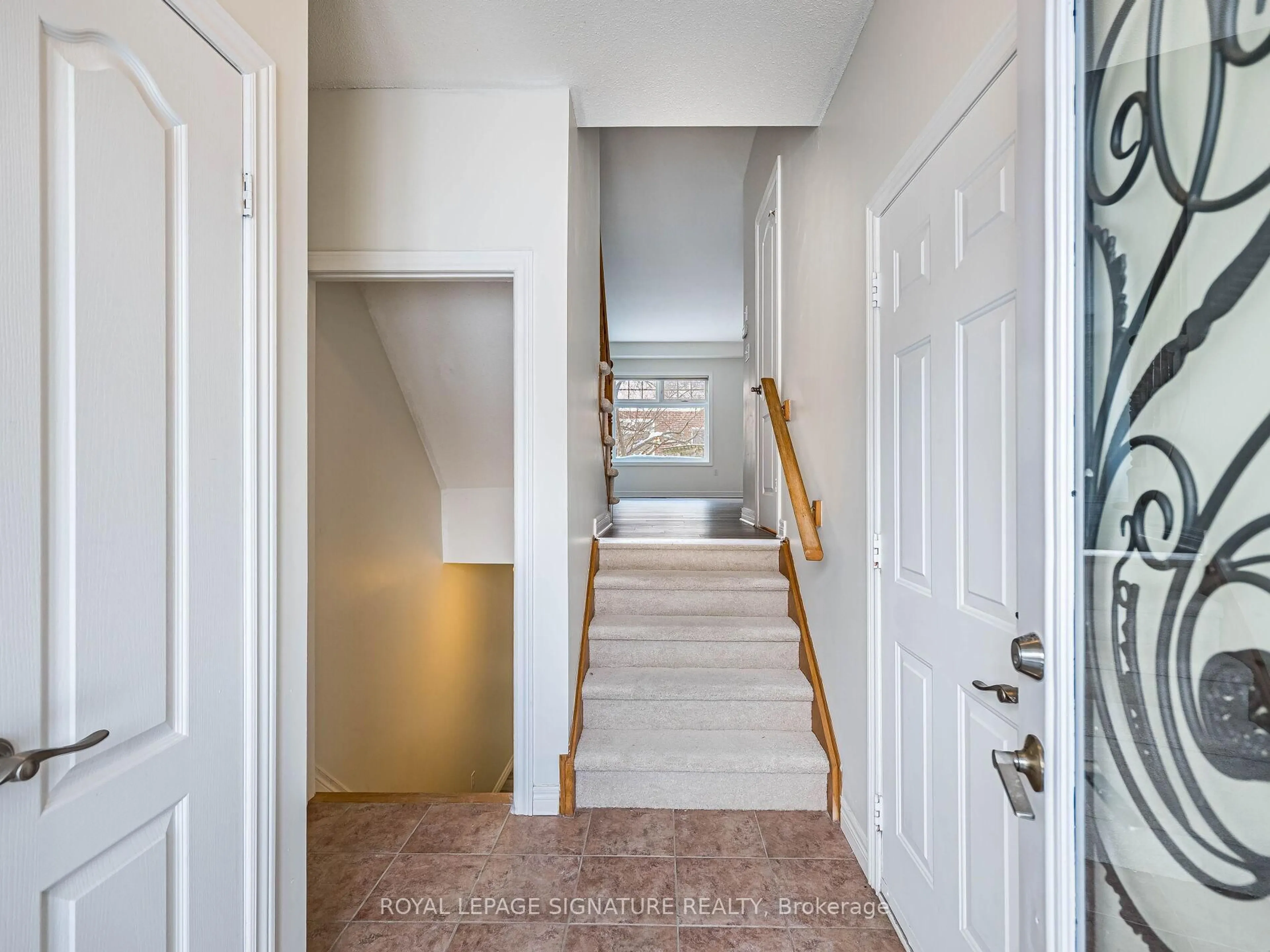 Indoor entryway for 75 Olivia Pl, Hamilton Ontario L9K 1R4