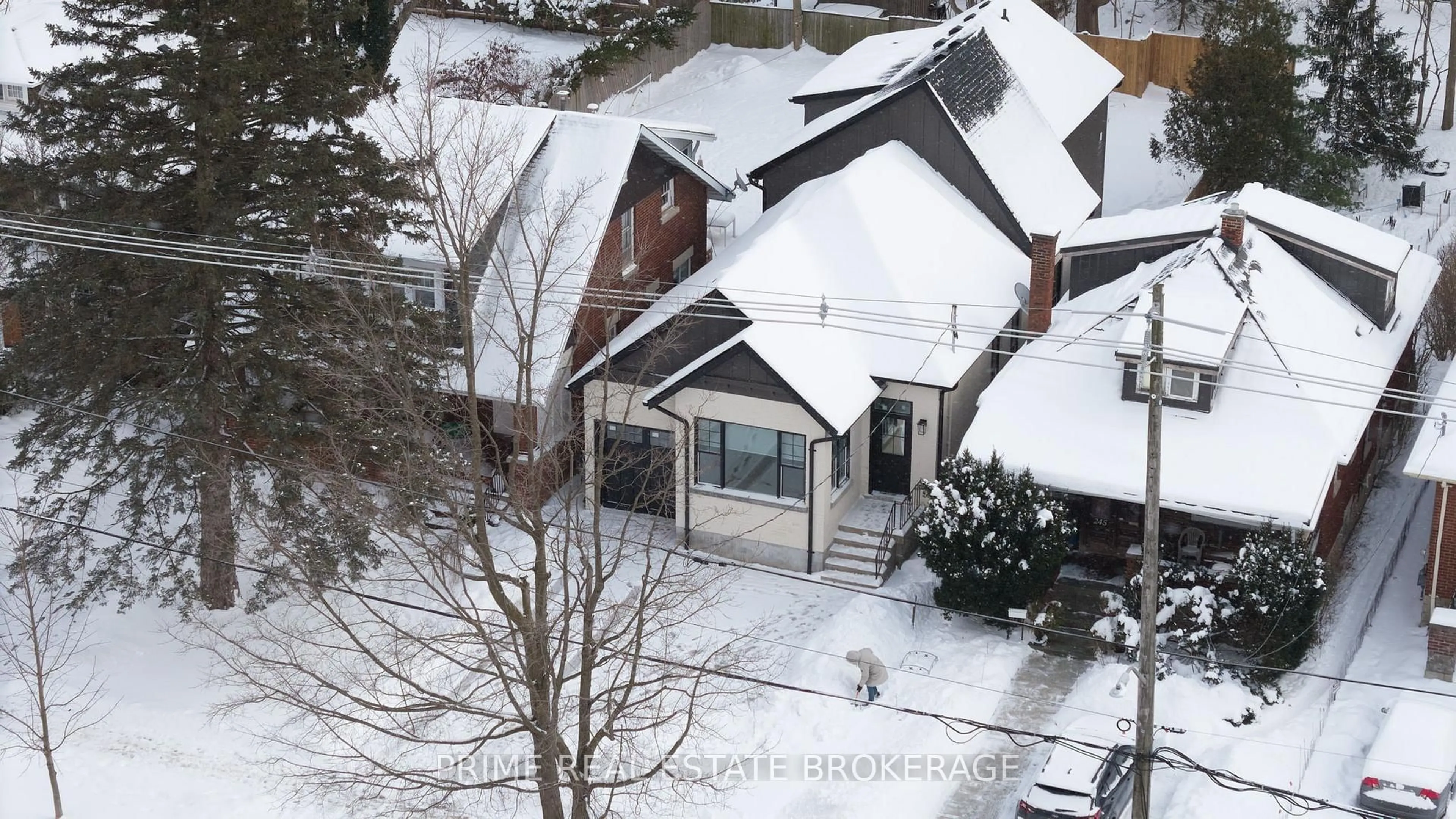 A pic from outside/outdoor area/front of a property/back of a property/a pic from drone, street for 247 Victoria St, London East Ontario N6A 2C3