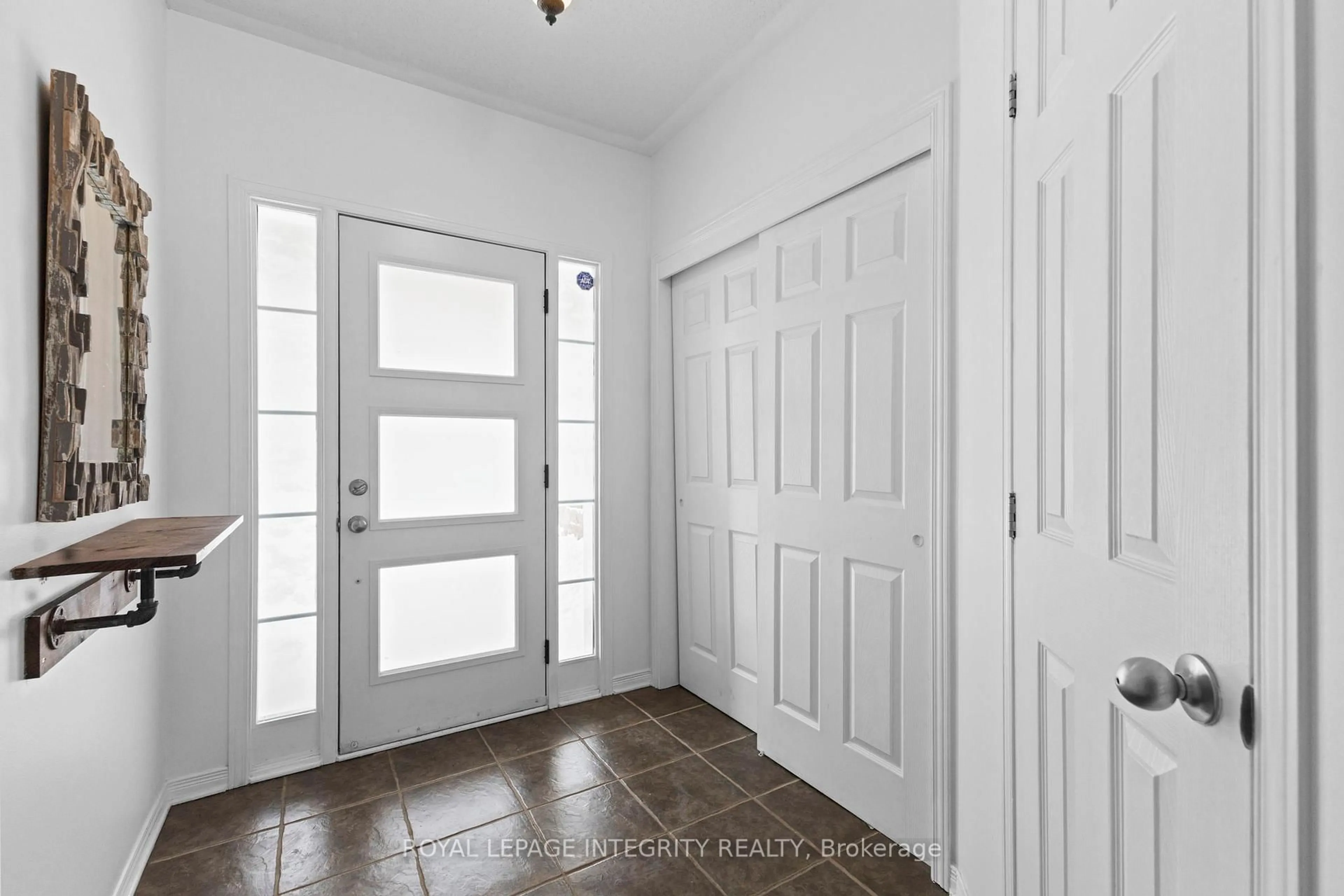 Indoor entryway for 30 Goldthorpe Private, Ottawa Ontario K2J 5L7