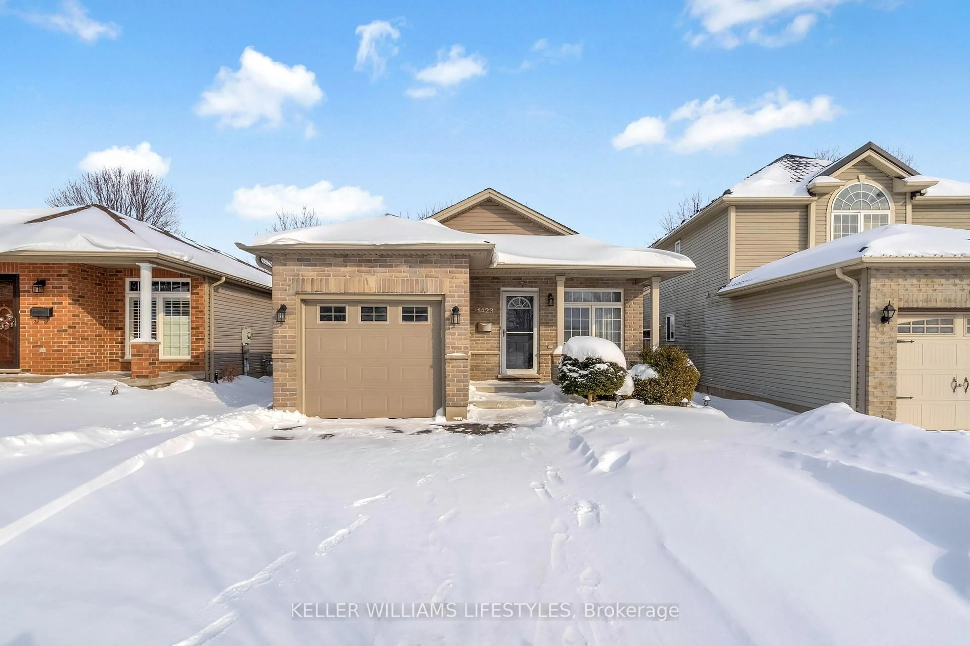 Home with vinyl exterior material, street for 1423 South Wenige Dr, London North Ontario N5X 4N1