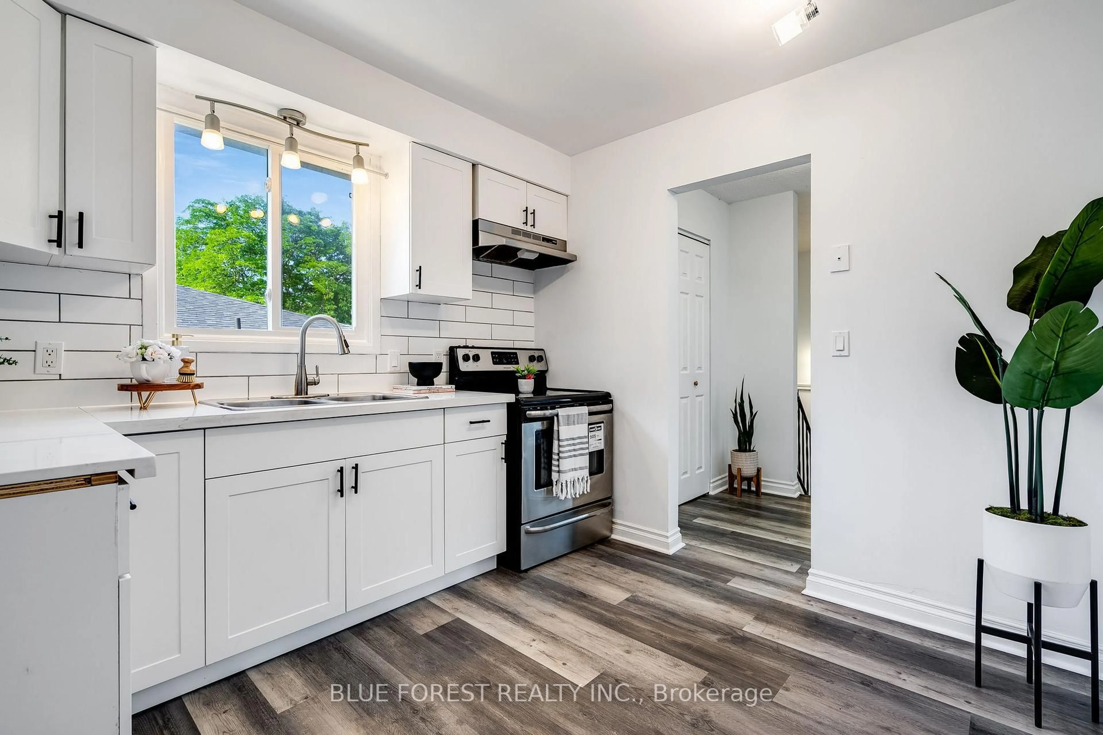 Open concept kitchen, unknown for 69 Bridlepath Rd, Chatham-Kent Ontario N8A 4Y2