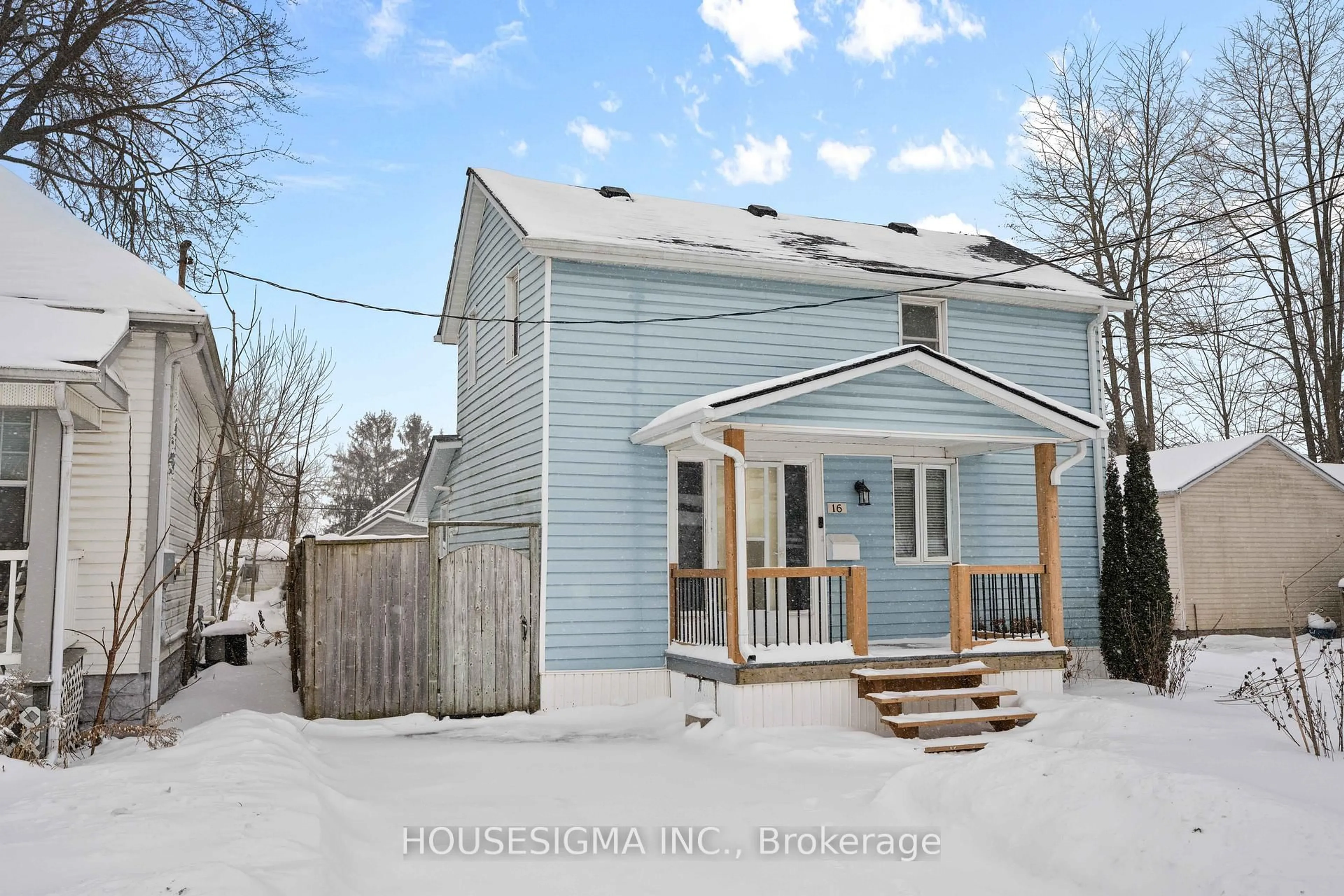 Home with vinyl exterior material, street for 16 Centre St, St. Thomas Ontario N5R 2Z2