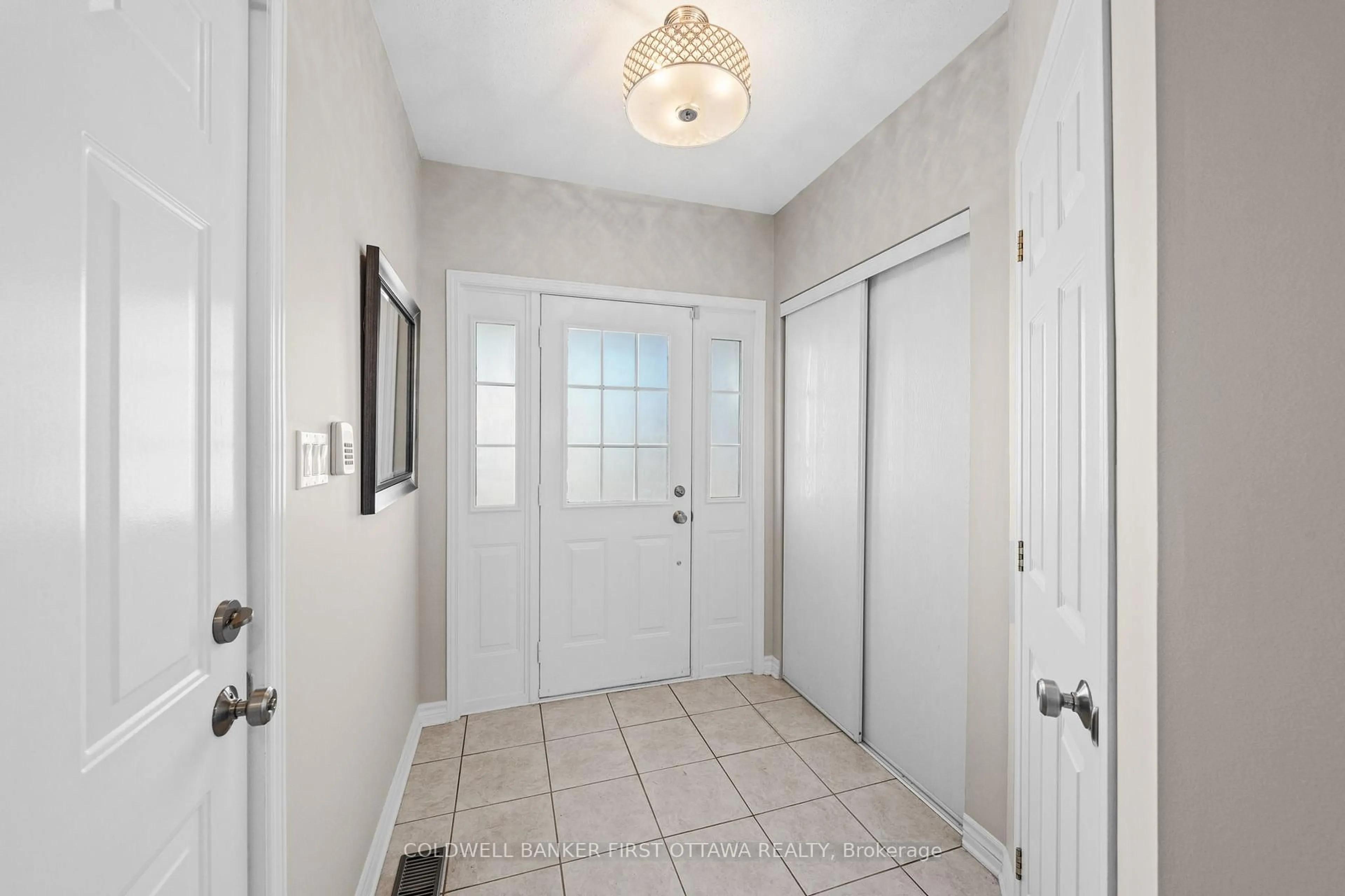 Indoor entryway for 20 Fieldberry Private, Ottawa Ontario K2J 5E8
