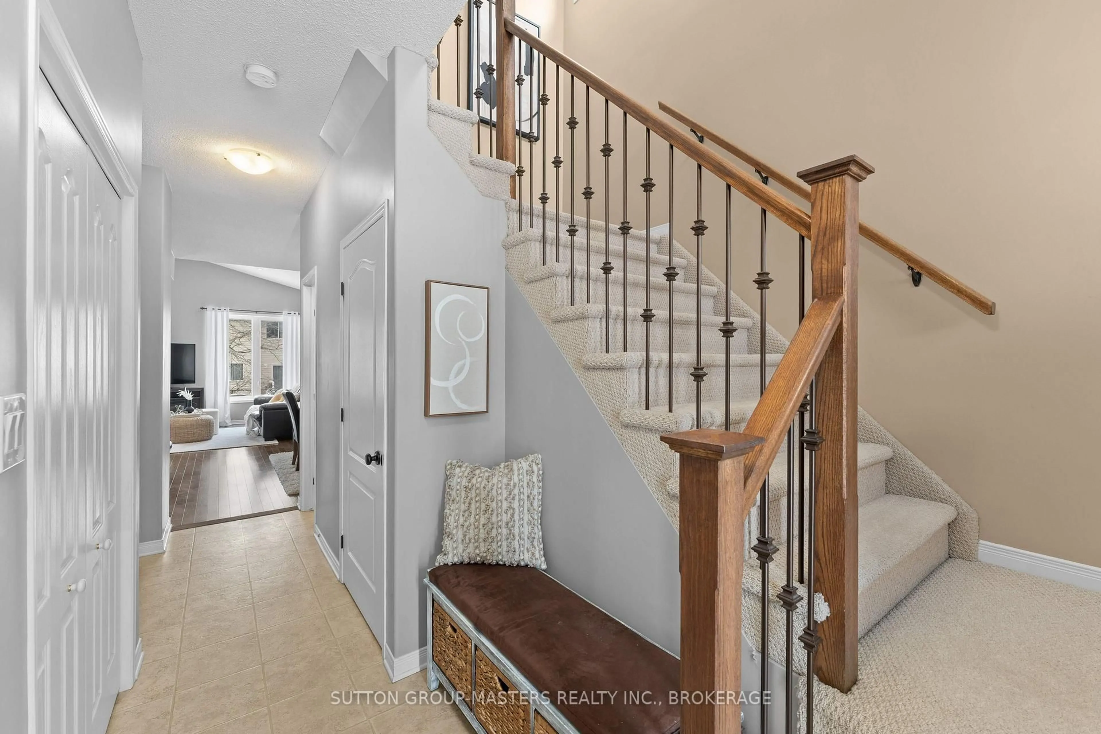Indoor entryway for 1606 Crimson Cres, Kingston Ontario K7P 0J3
