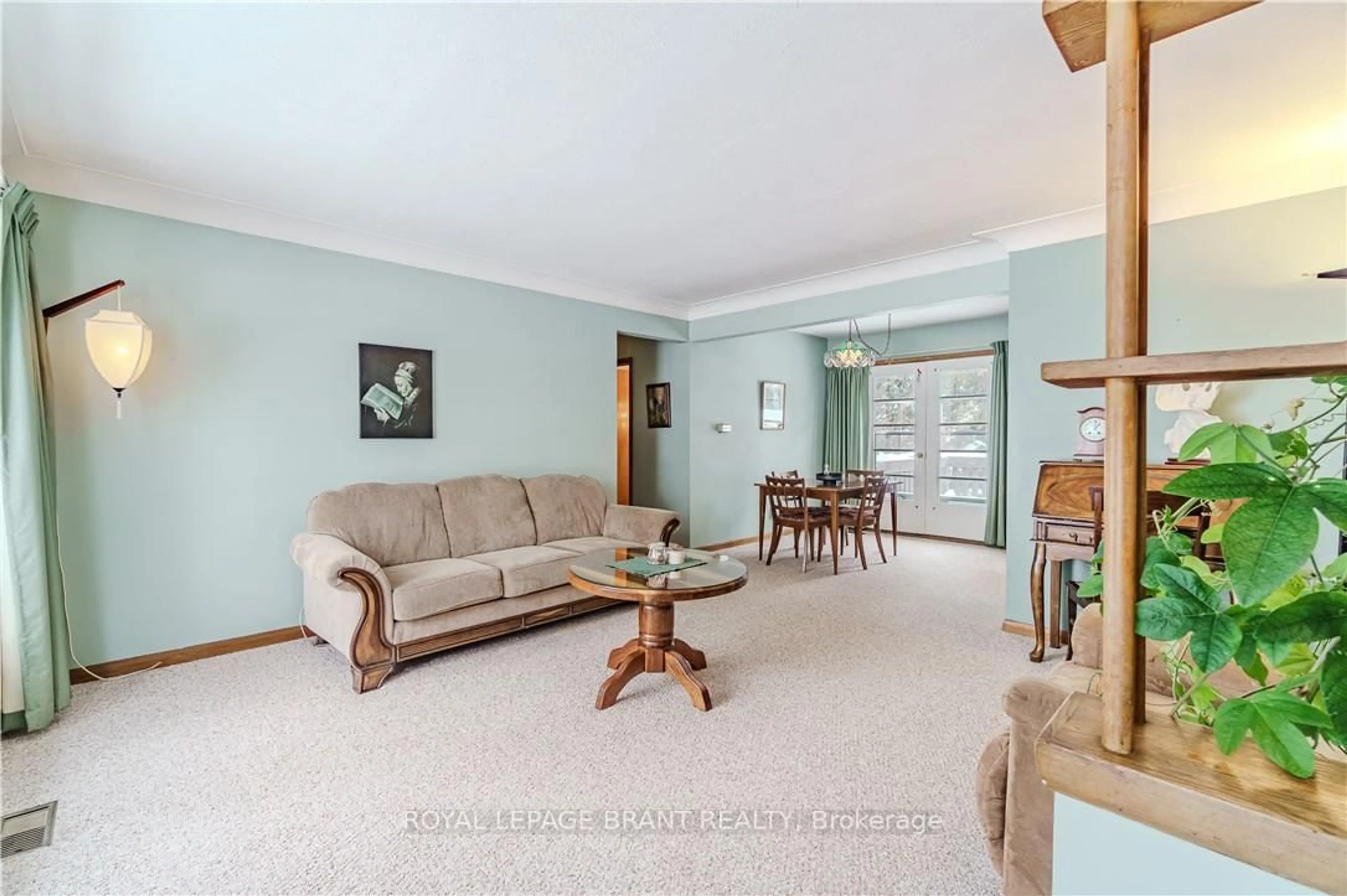 Living room with furniture, unknown for 35 FORSYTHE Ave, Brantford Ontario N3R 3L5