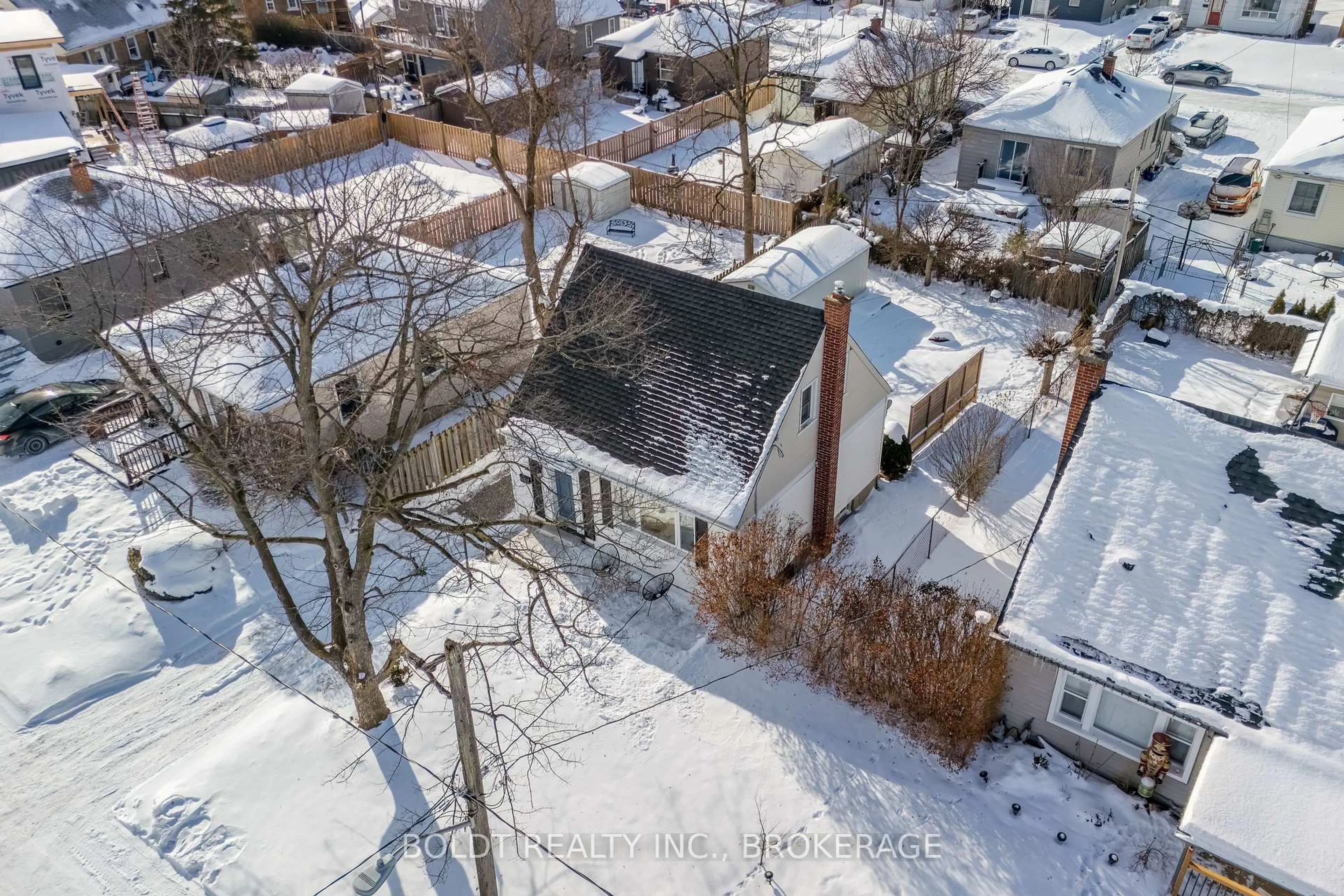 A pic from outside/outdoor area/front of a property/back of a property/a pic from drone, street for 12 Princess St, St. Catharines Ontario L2P 2P9