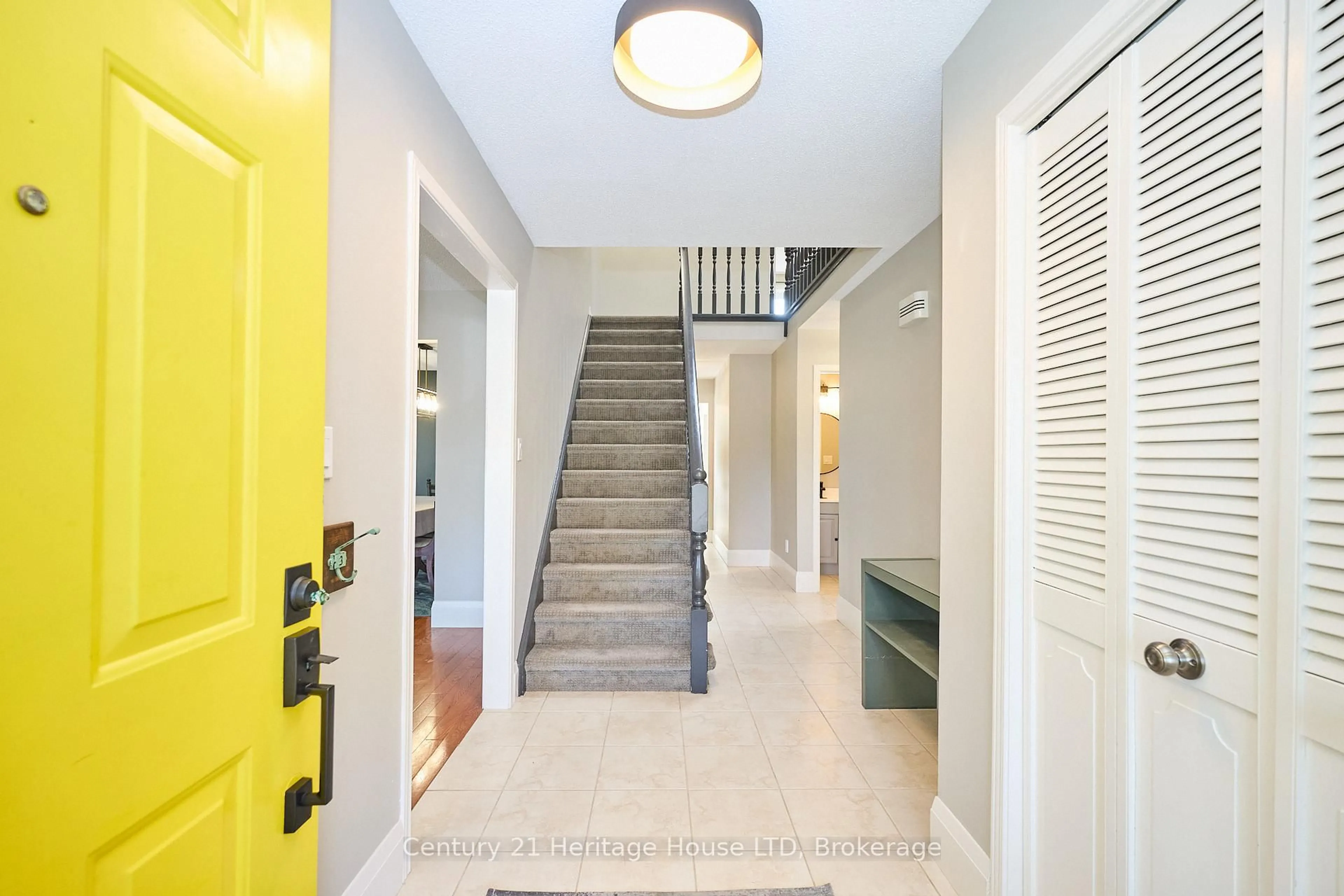 Indoor entryway for 57 Keefer Rd, Thorold Ontario L2V 4W5