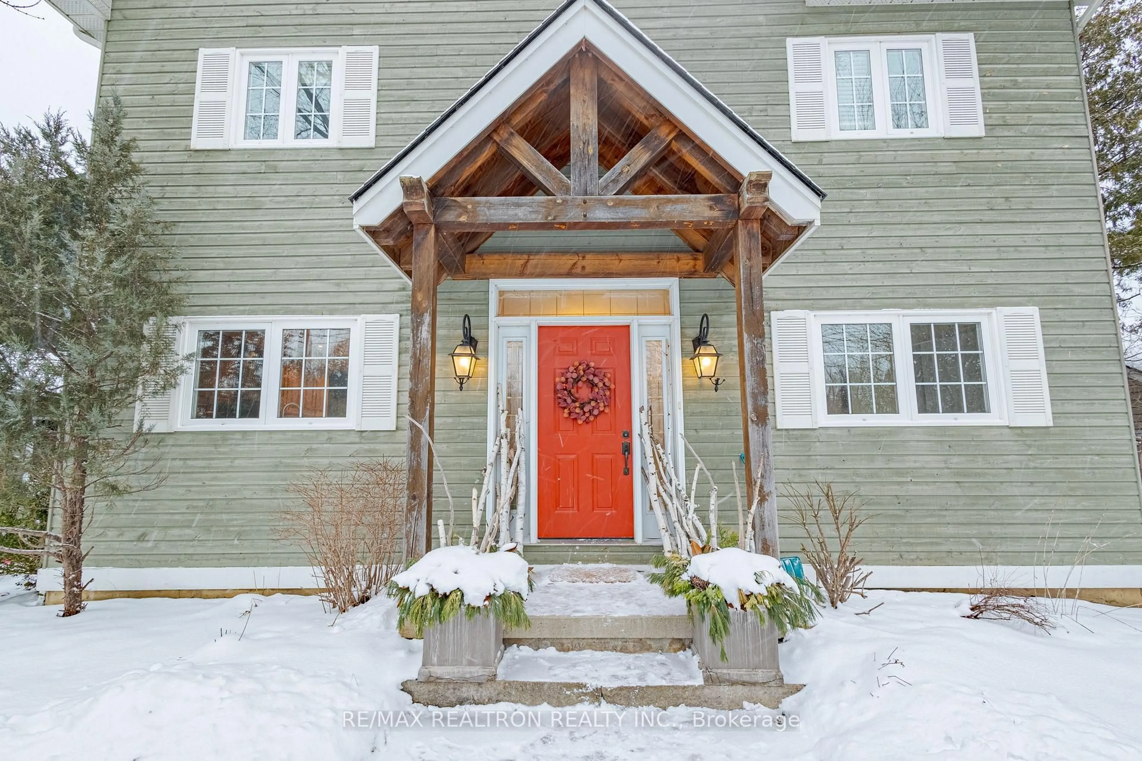 Indoor entryway for 209733 Highway 26, Blue Mountains Ontario L9Y 0M8