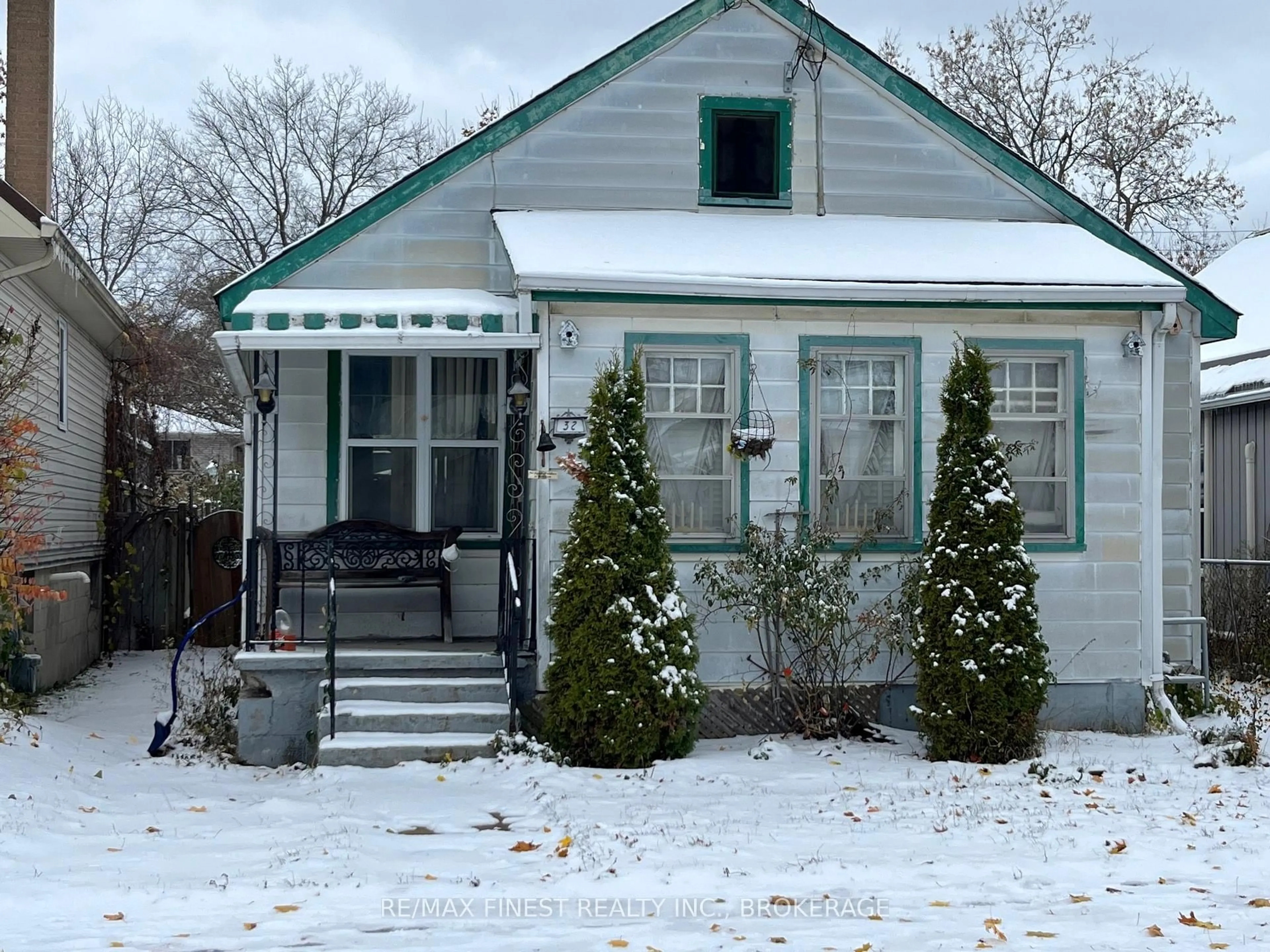 Home with vinyl exterior material, street for 32 Connaught St, Kingston Ontario K7K 4W2