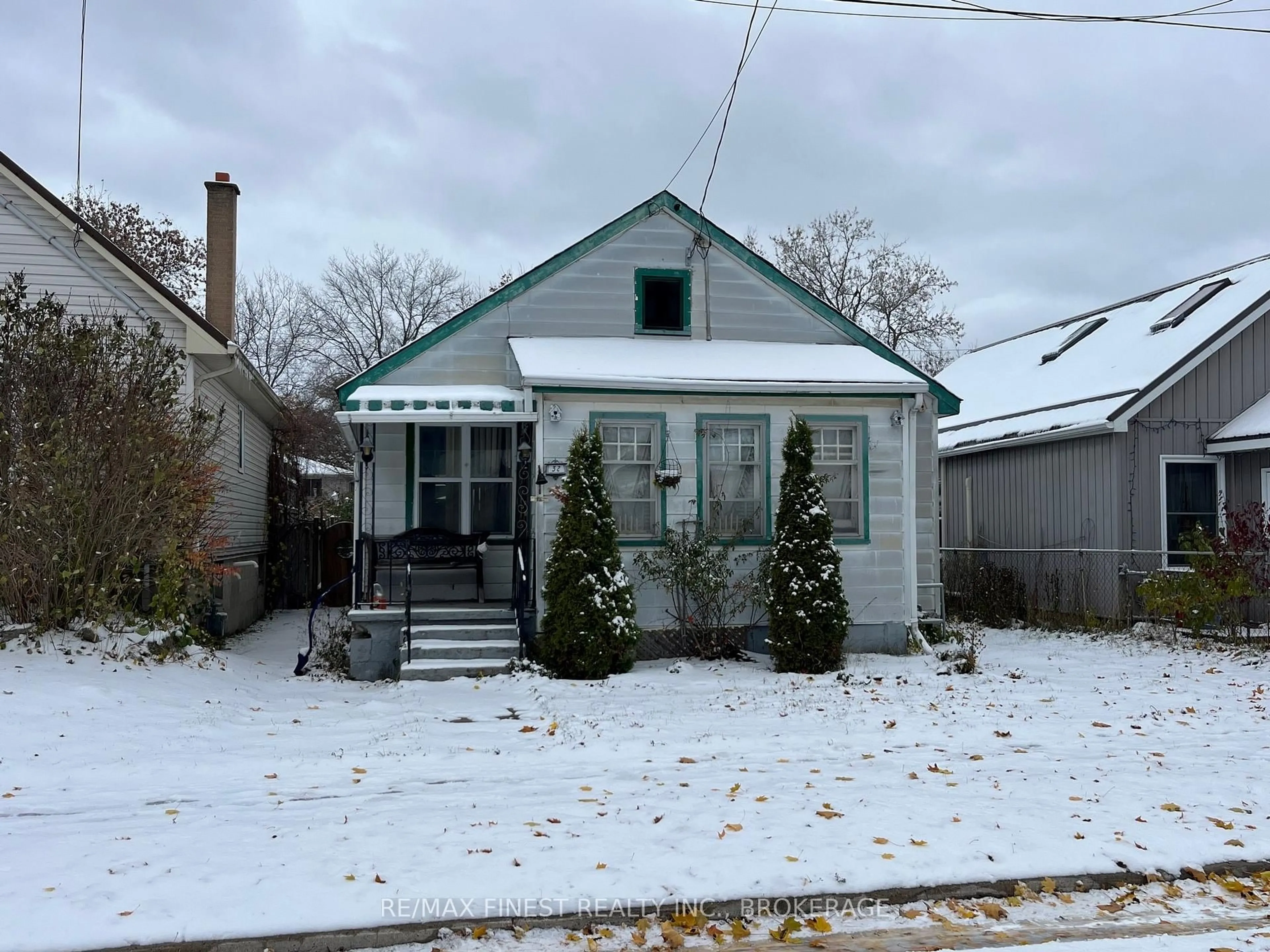 Unknown for 32 Connaught St, Kingston Ontario K7K 4W2