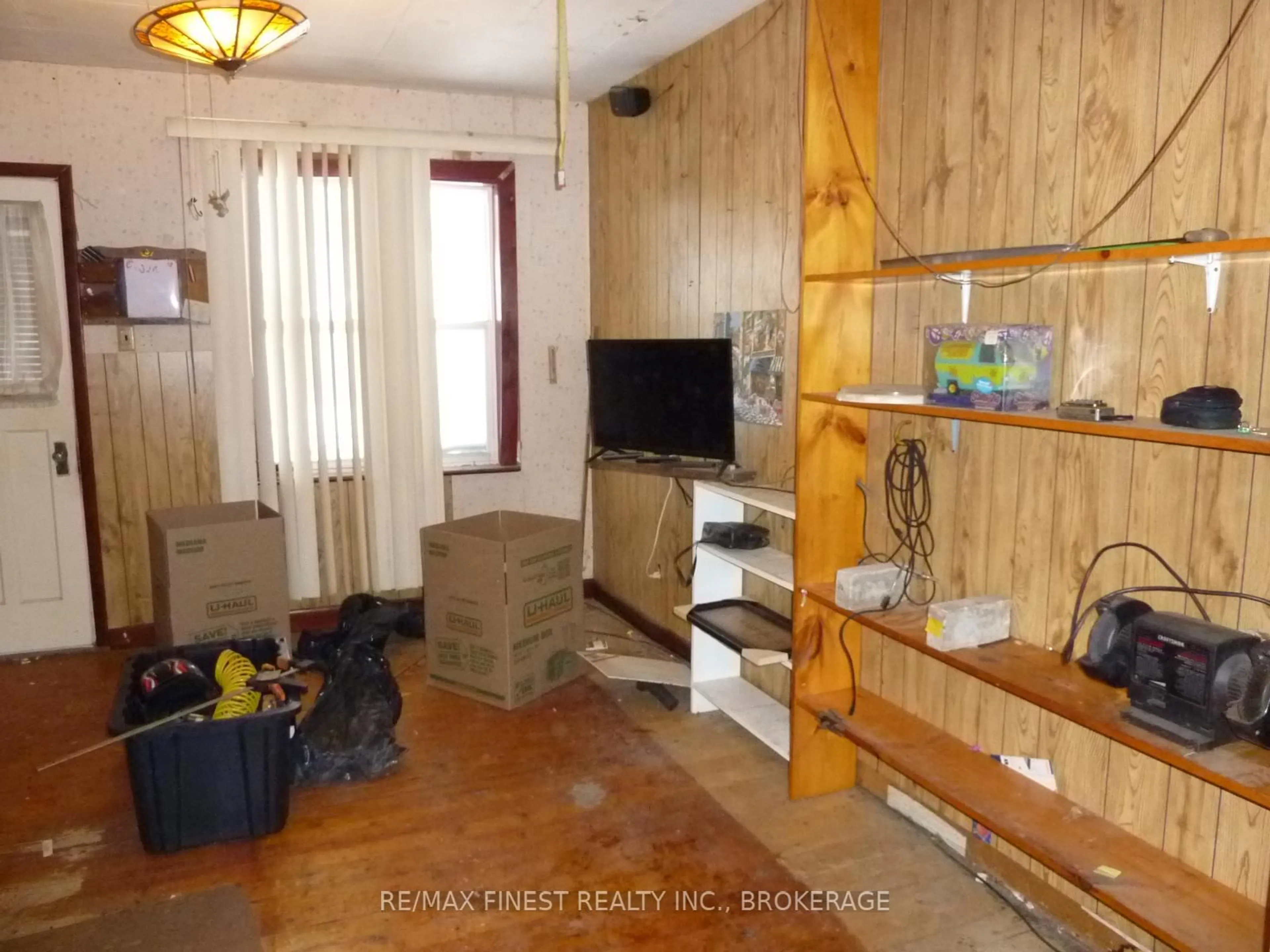 Unknown for 32 Connaught St, Kingston Ontario K7K 4W2