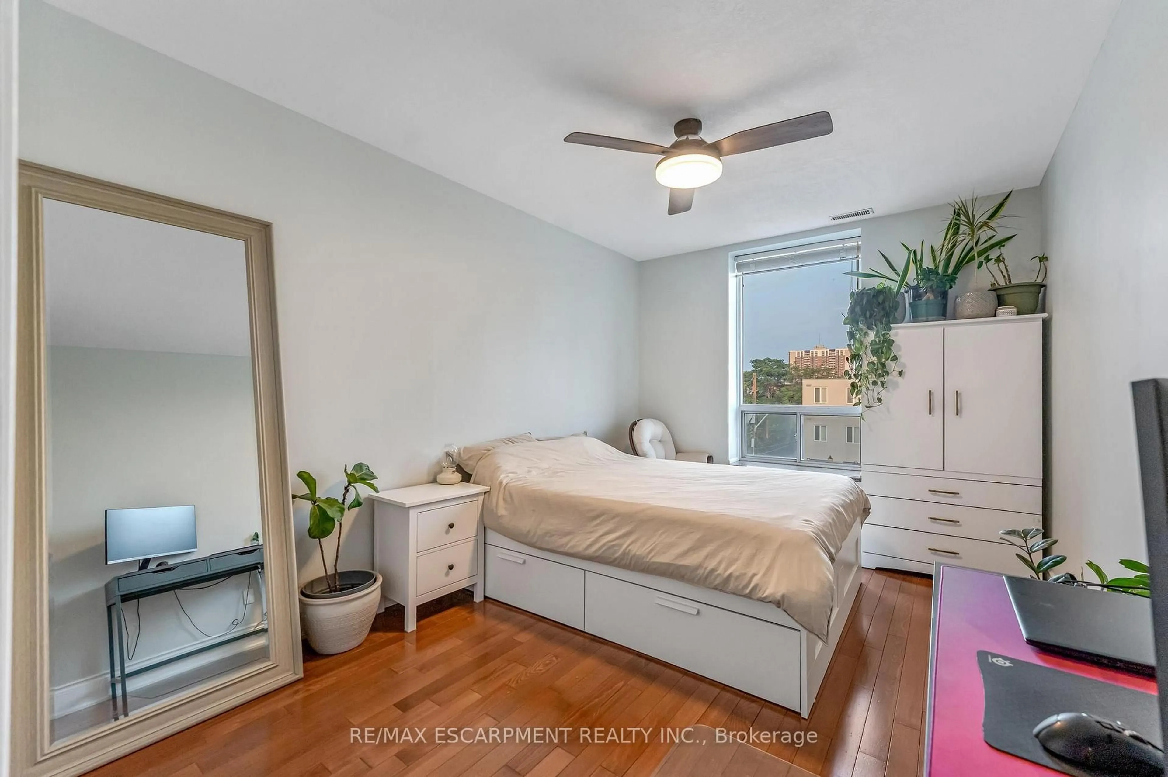 Bedroom with bed, unknown for 283 KING St #304, Hamilton Ontario L8N 1B9