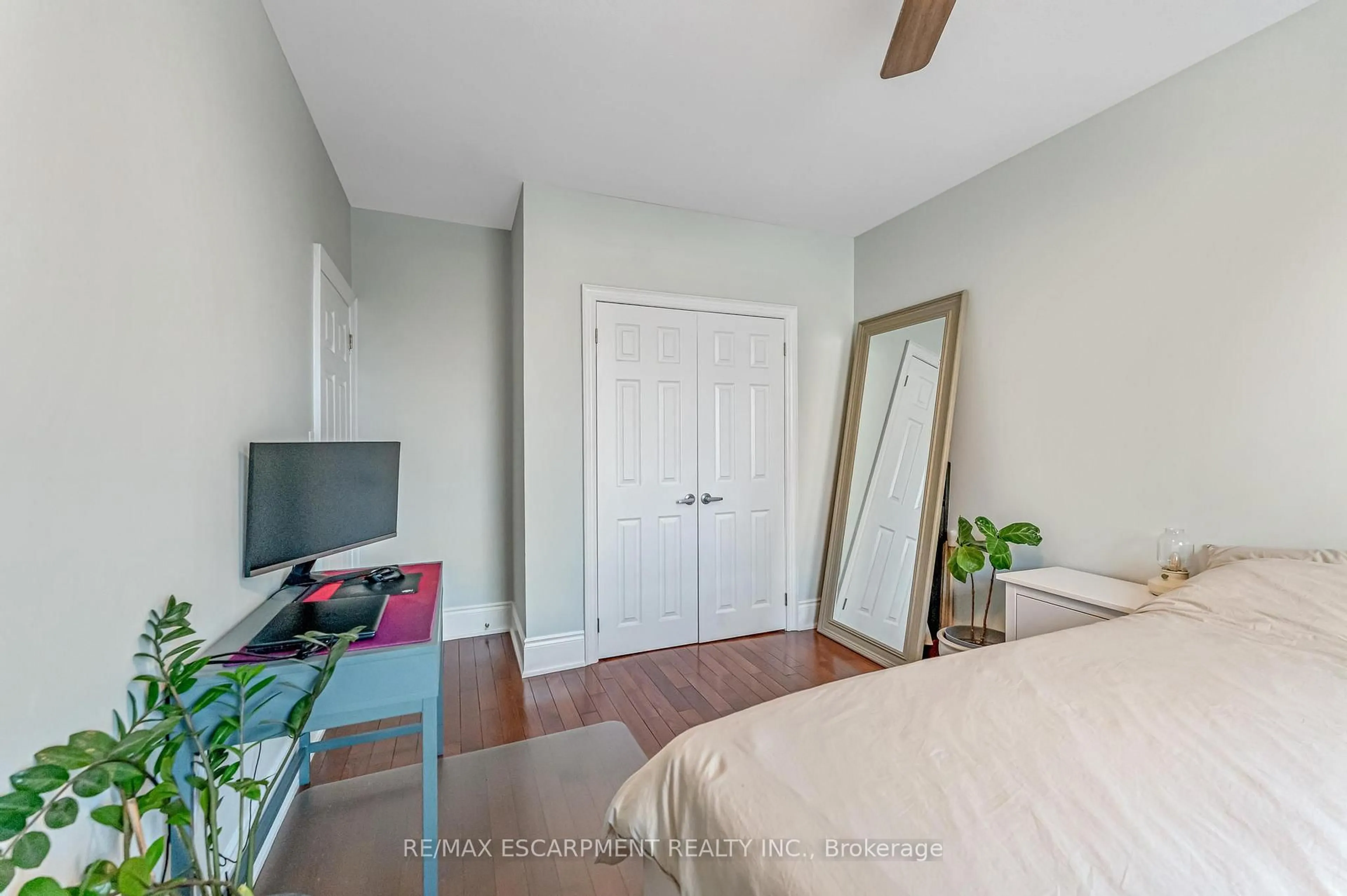 A pic of a room for 283 KING St #304, Hamilton Ontario L8N 1B9