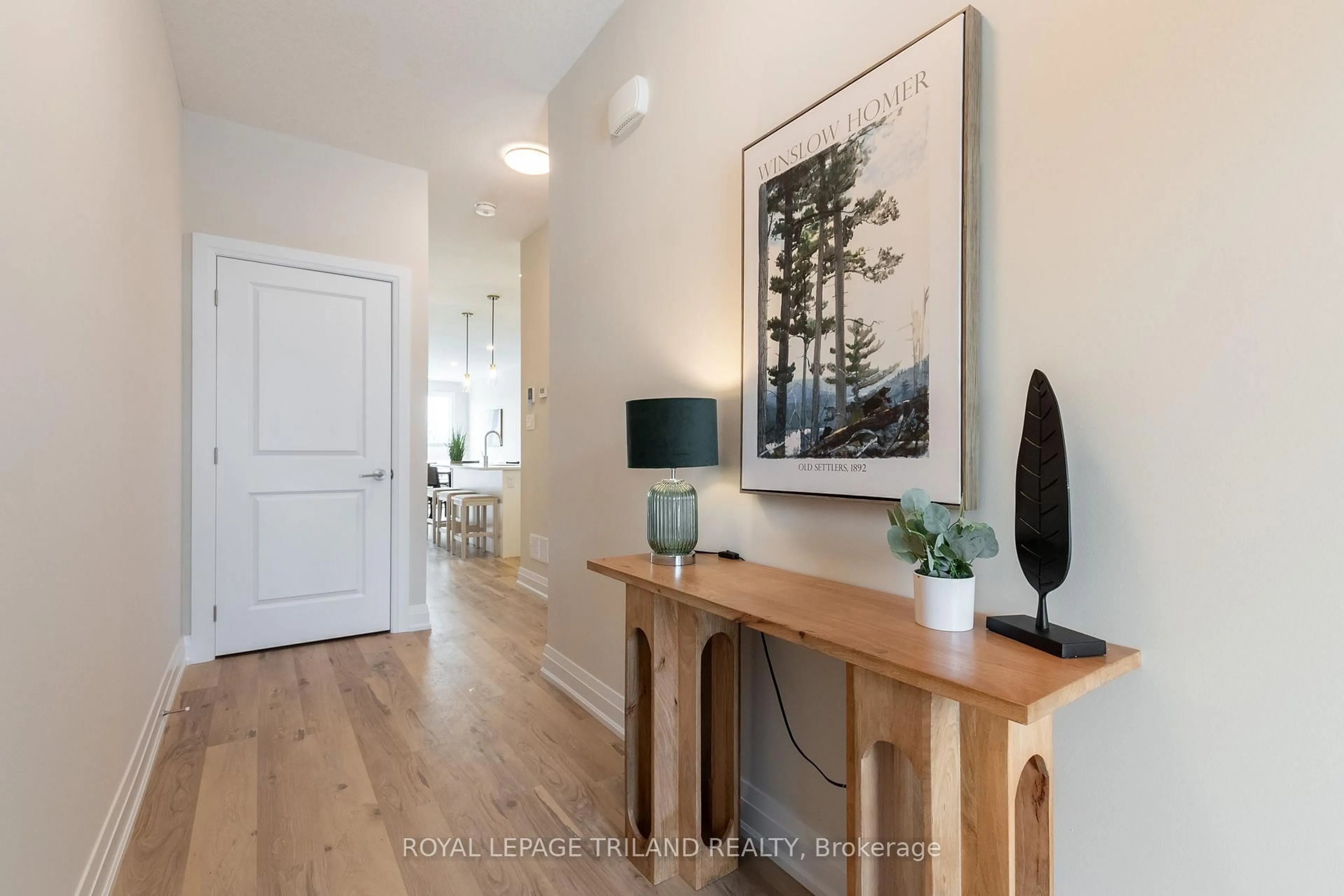 Indoor entryway for 786 Banyan Lane, London North Ontario N6G 0A6