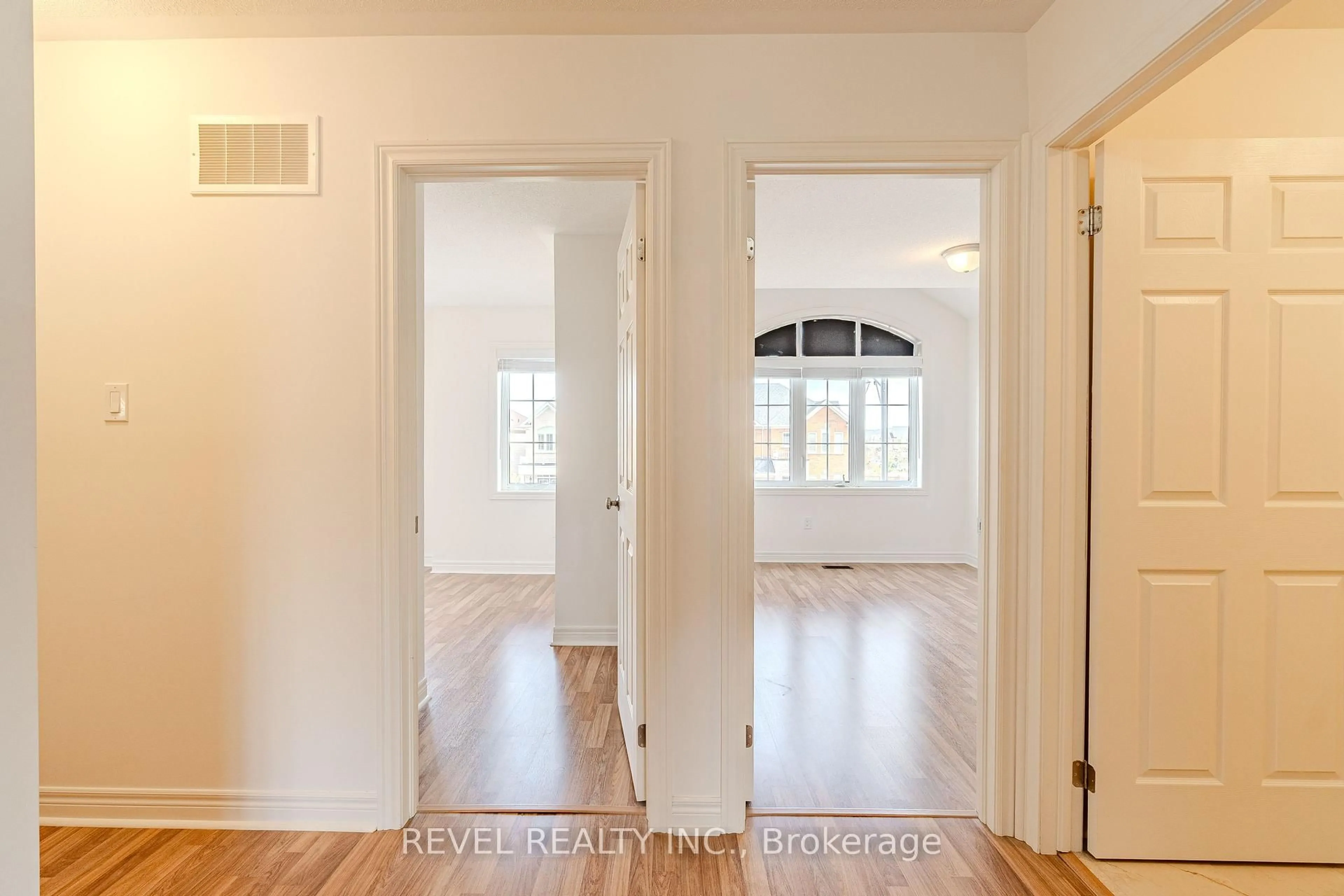 Indoor entryway for 77 Barlow Pl, Brant Ontario N3L 0H1