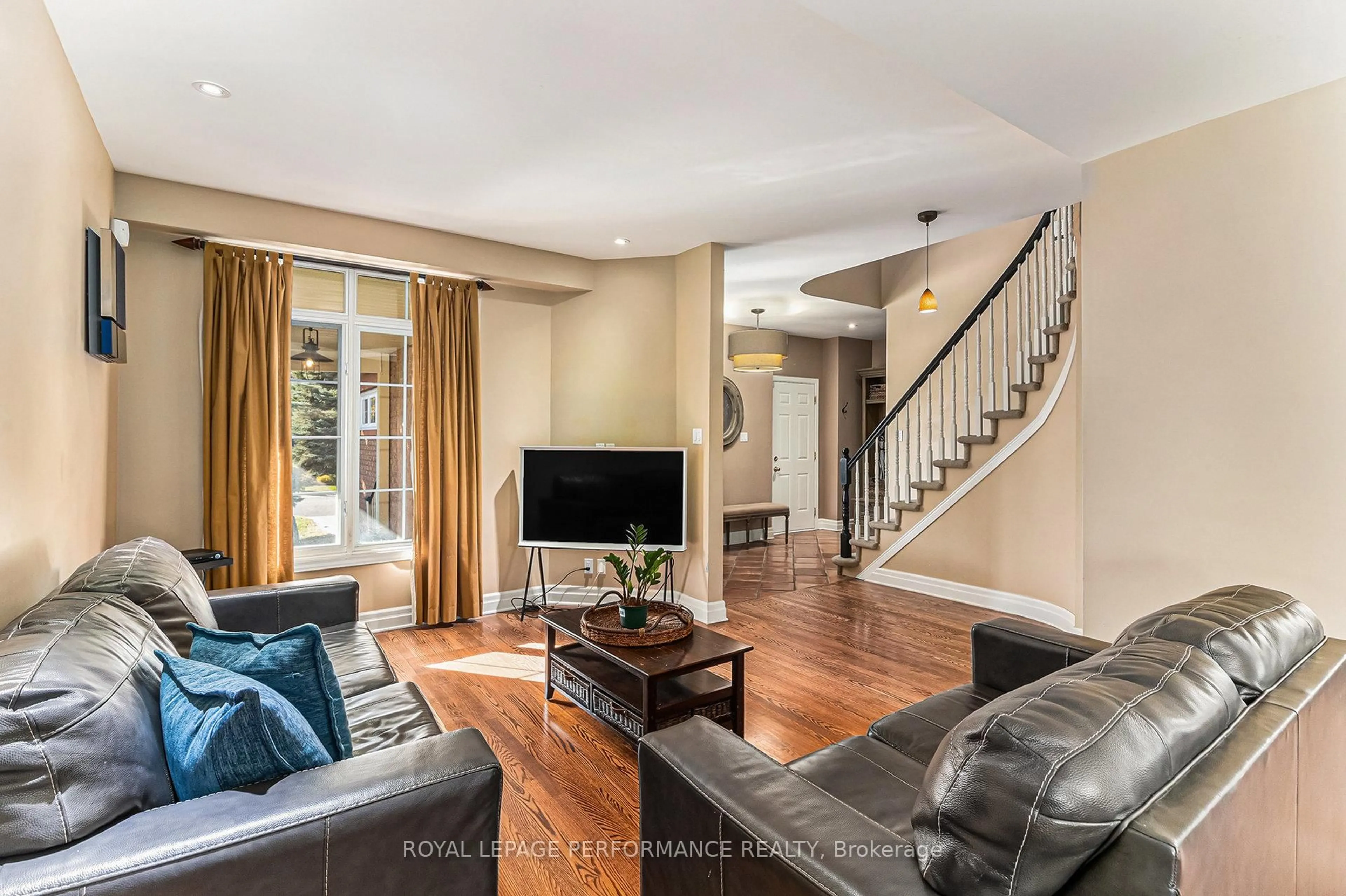 Living room with furniture, unknown for 1386 Chicory Pl, Ottawa Ontario K1J 1E7