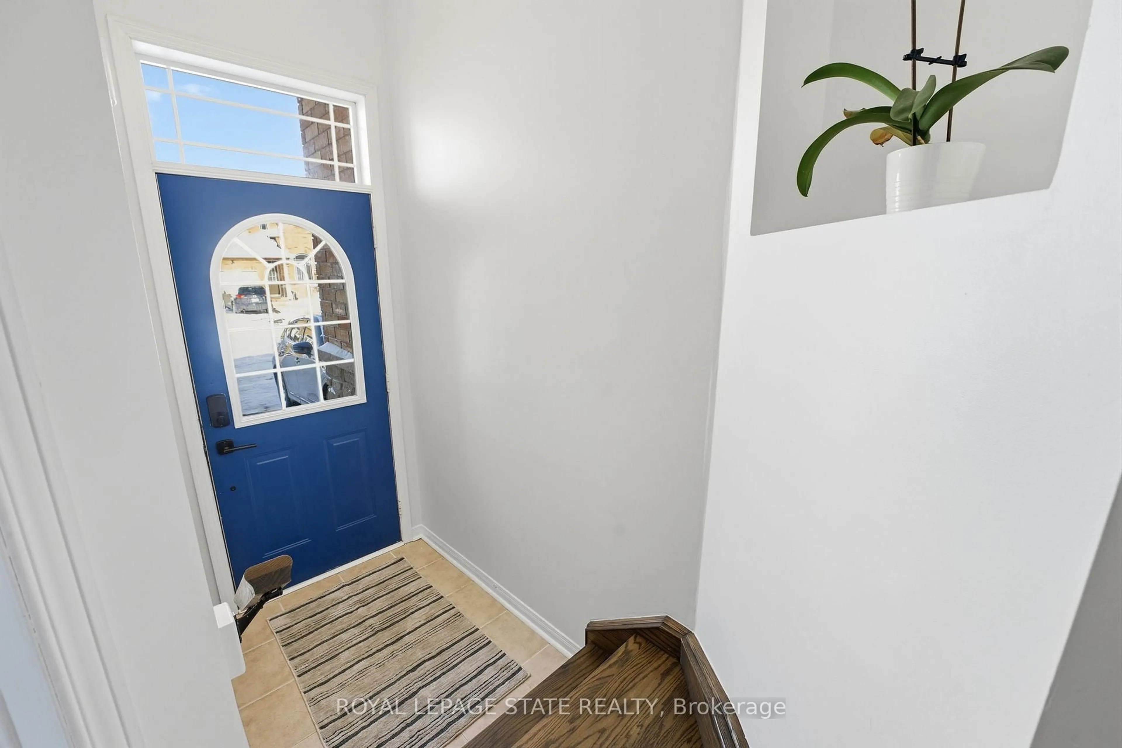 Indoor entryway for 115 Benziger Lane, Hamilton Ontario L8E 6G5