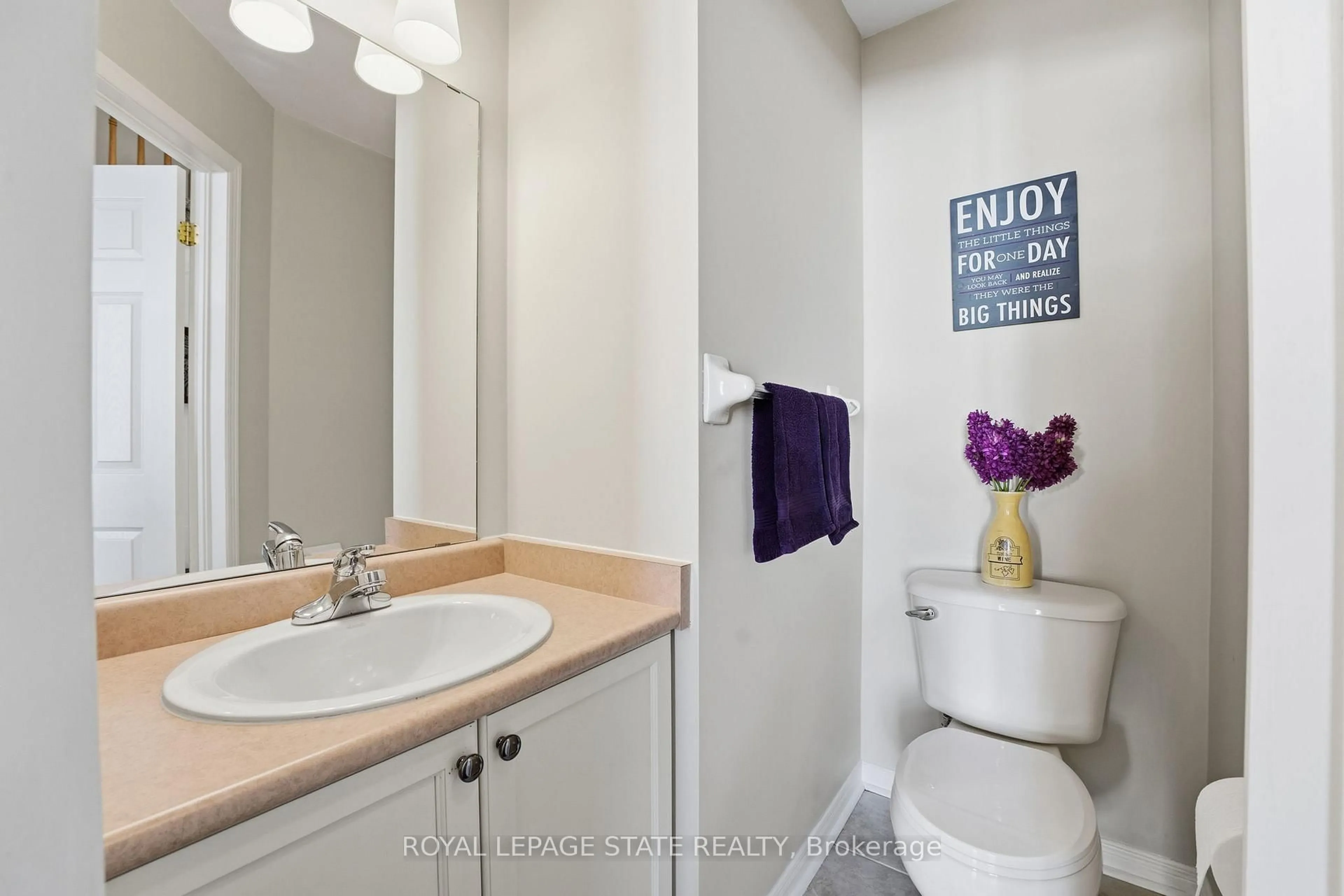 Standard bathroom, ceramic/tile floor for 115 Benziger Lane, Hamilton Ontario L8E 6G5