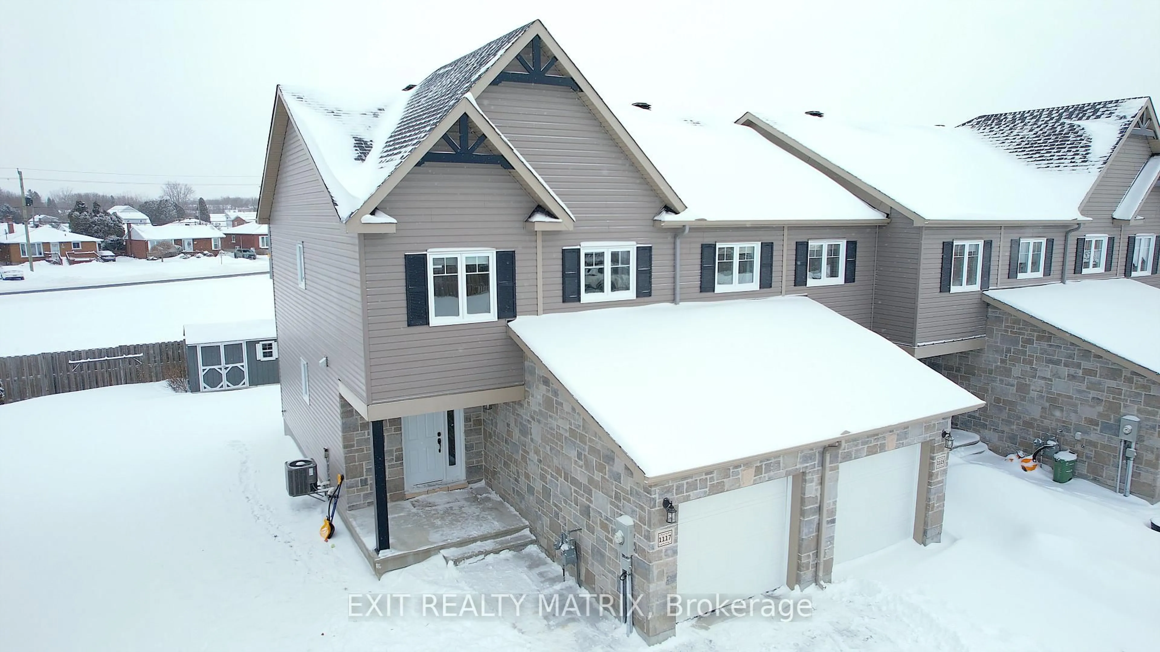 A pic from outside/outdoor area/front of a property/back of a property/a pic from drone, building for 1117 Clement Crt, Cornwall Ontario K6H 0G3