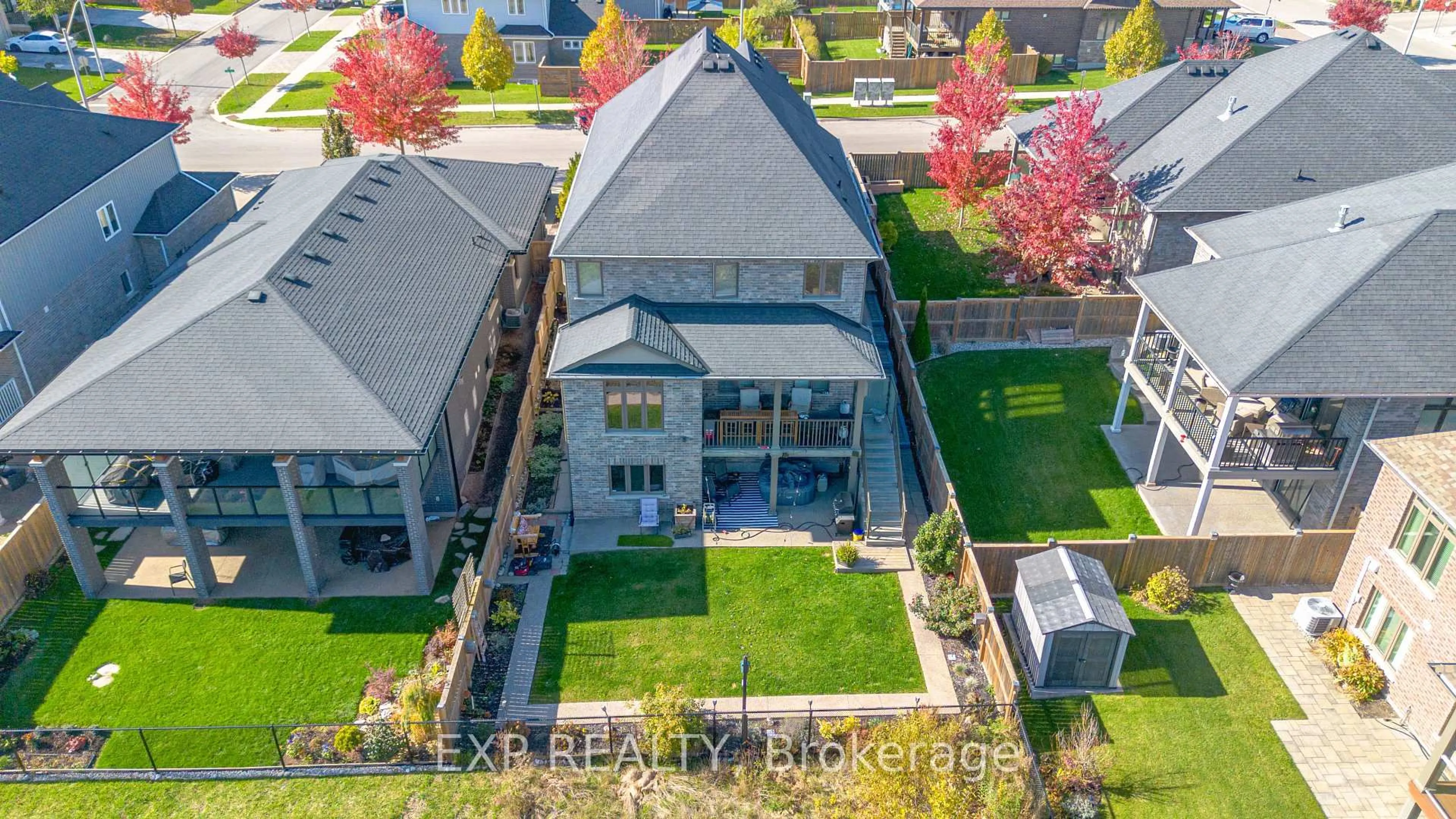 A pic from outside/outdoor area/front of a property/back of a property/a pic from drone, unknown for 90 Days Ave, Thorold Ontario L2V 0E6