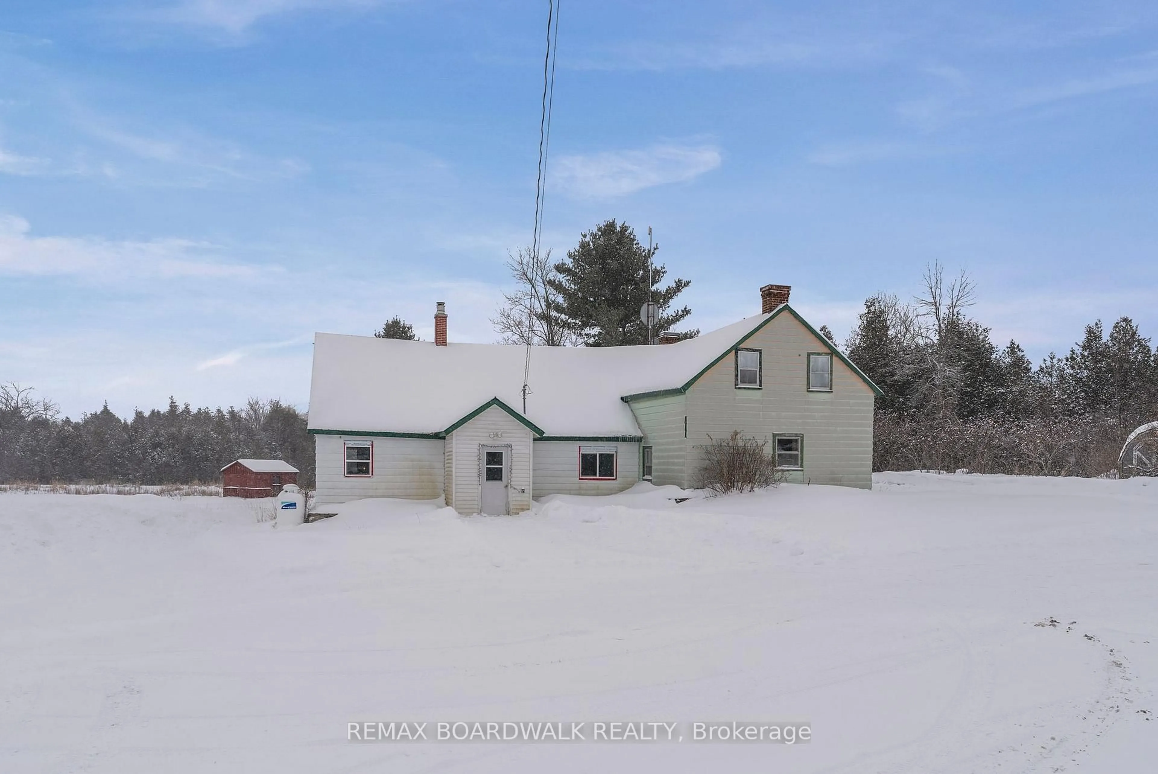 A pic from outside/outdoor area/front of a property/back of a property/a pic from drone, building for 175 Prescott Rd, Smiths Falls Ontario K7A 4S6
