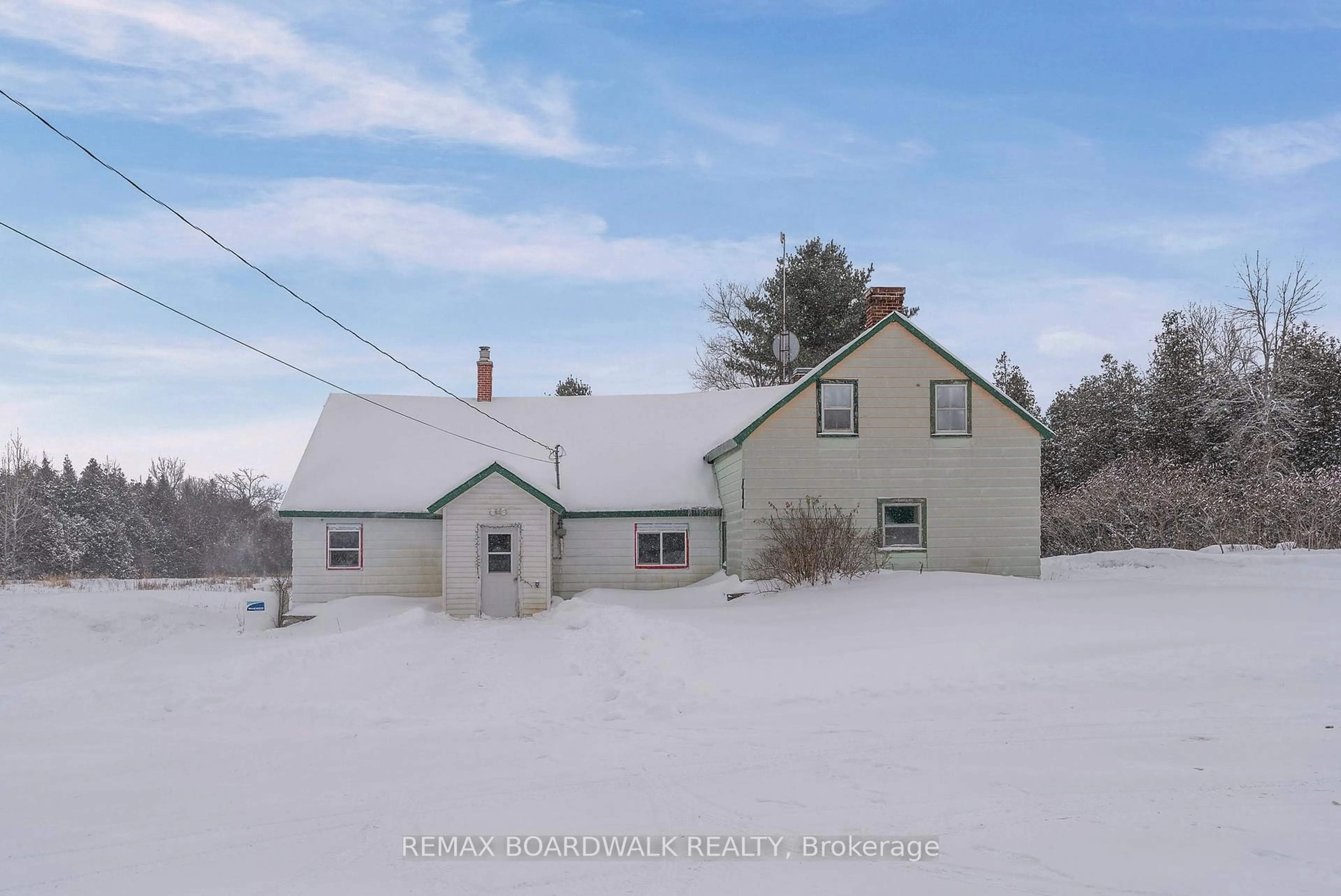 A pic from outside/outdoor area/front of a property/back of a property/a pic from drone, unknown for 175 Prescott Rd, Smiths Falls Ontario K7A 4S6