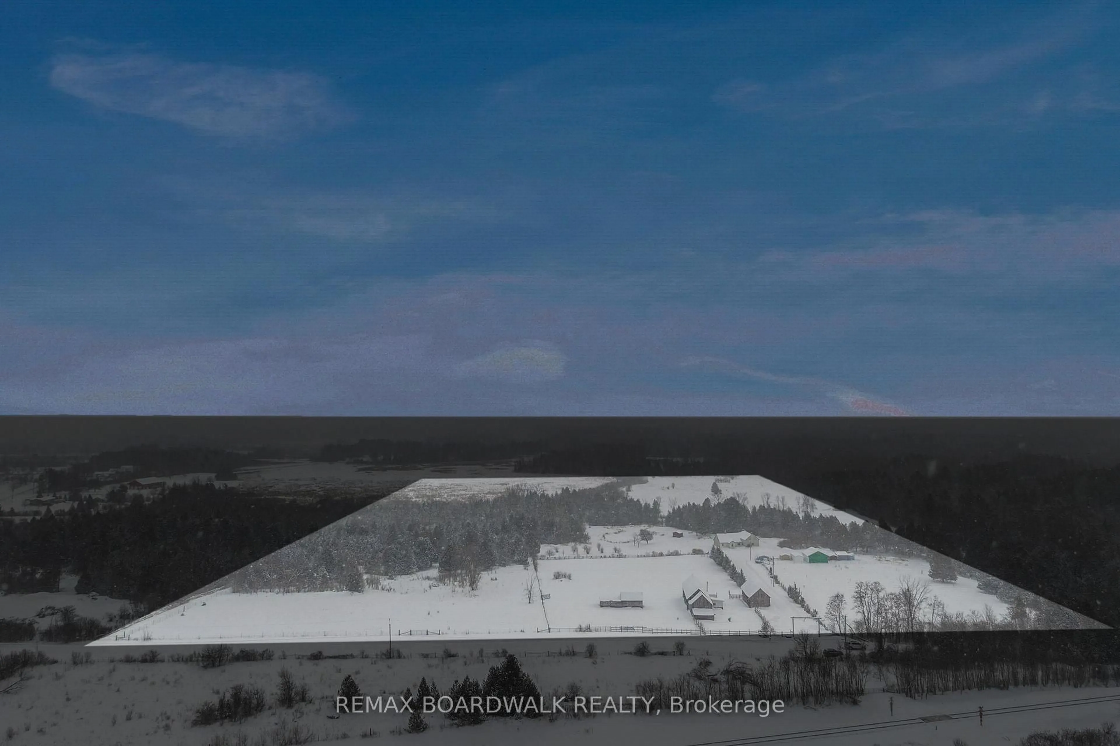 A pic from outside/outdoor area/front of a property/back of a property/a pic from drone, building for 175 Prescott Rd, Smiths Falls Ontario K7A 4S6