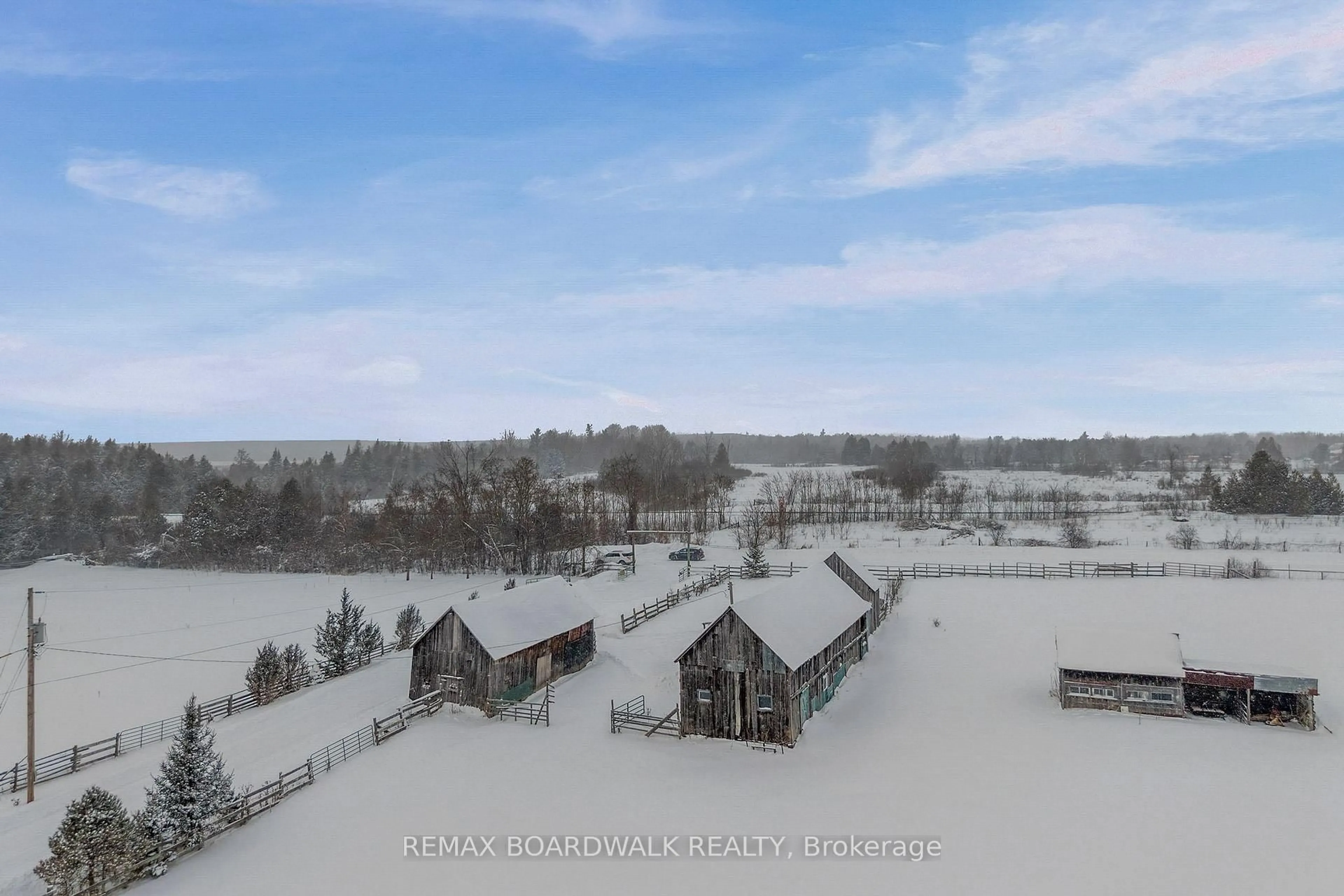 A pic from outside/outdoor area/front of a property/back of a property/a pic from drone, unknown for 175 Prescott Rd, Smiths Falls Ontario K7A 4S6