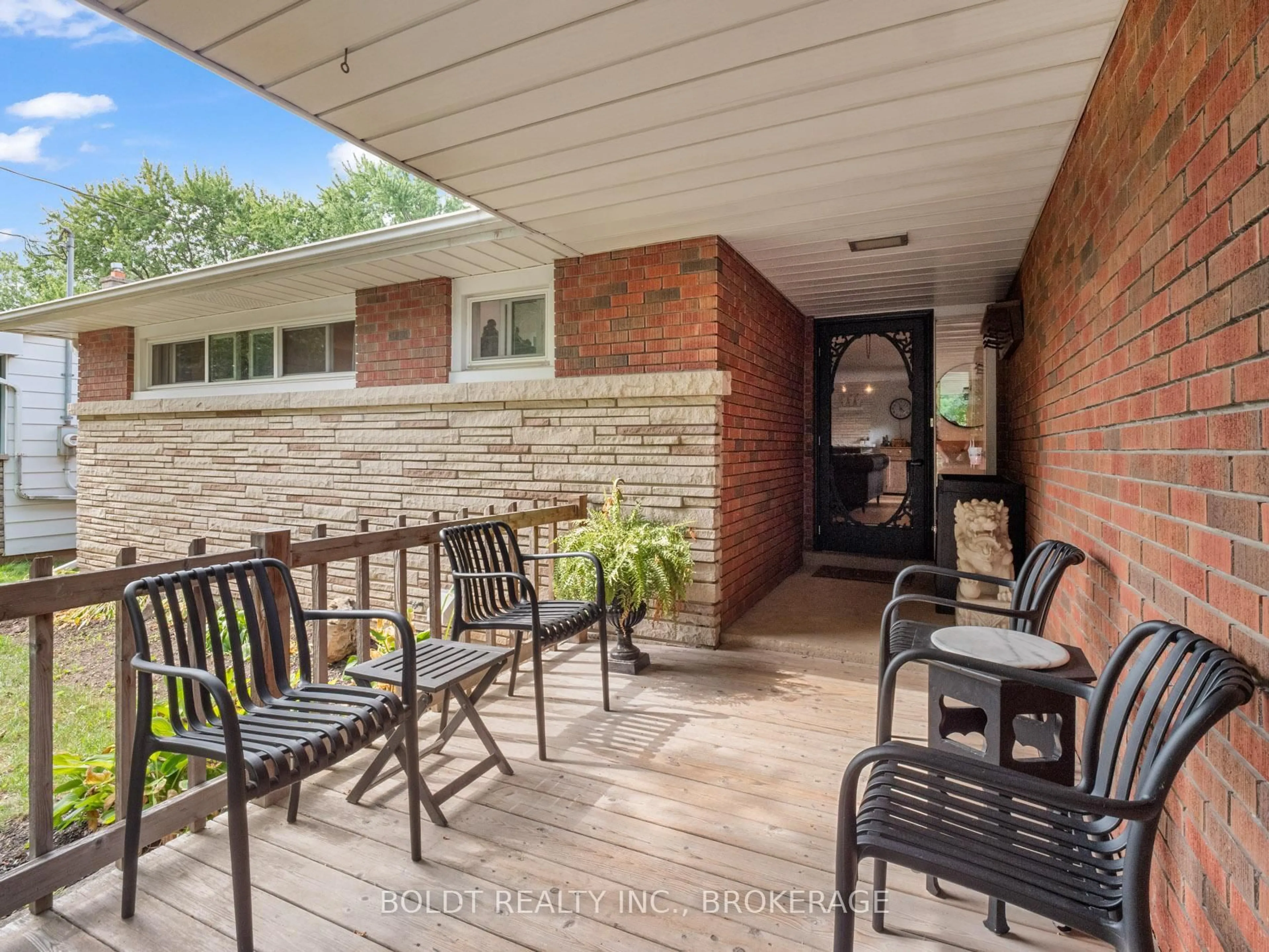 Patio, street for 38 KENWORTH Dr, St. Catharines Ontario L2M 4S2