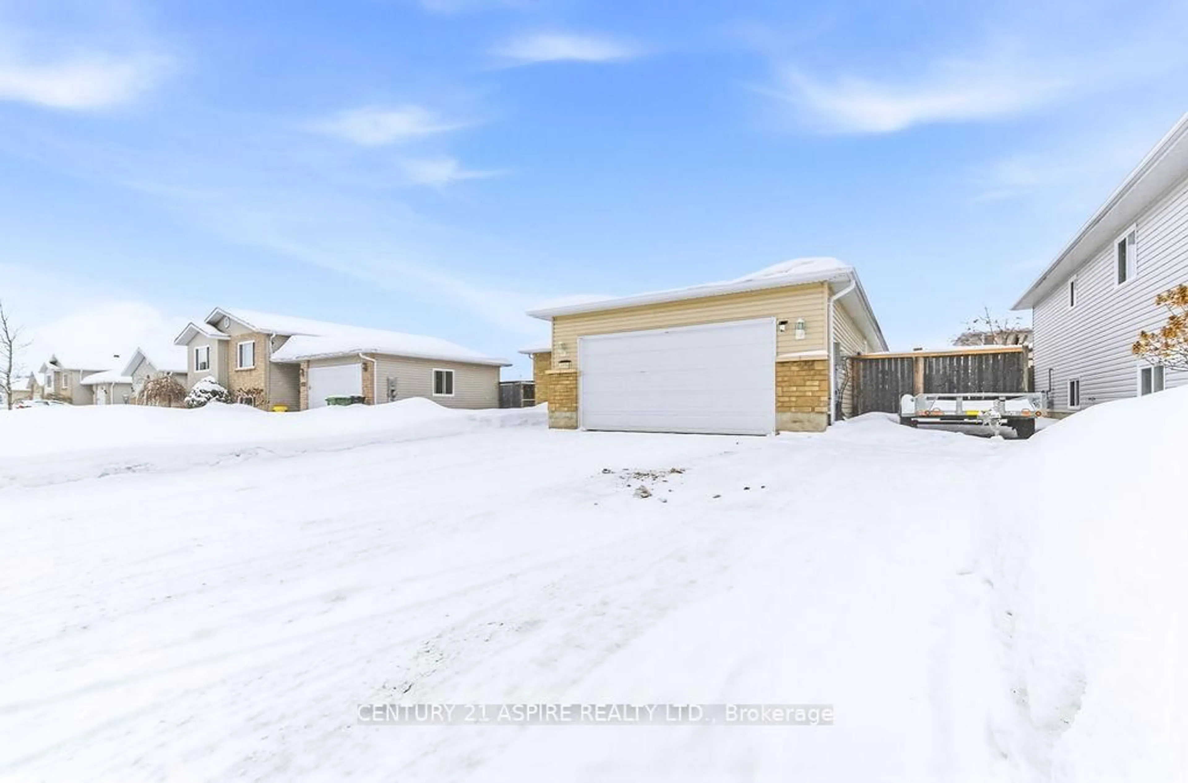 Unknown for 2036 Sandstone Cres, Petawawa Ontario K8H 0A6