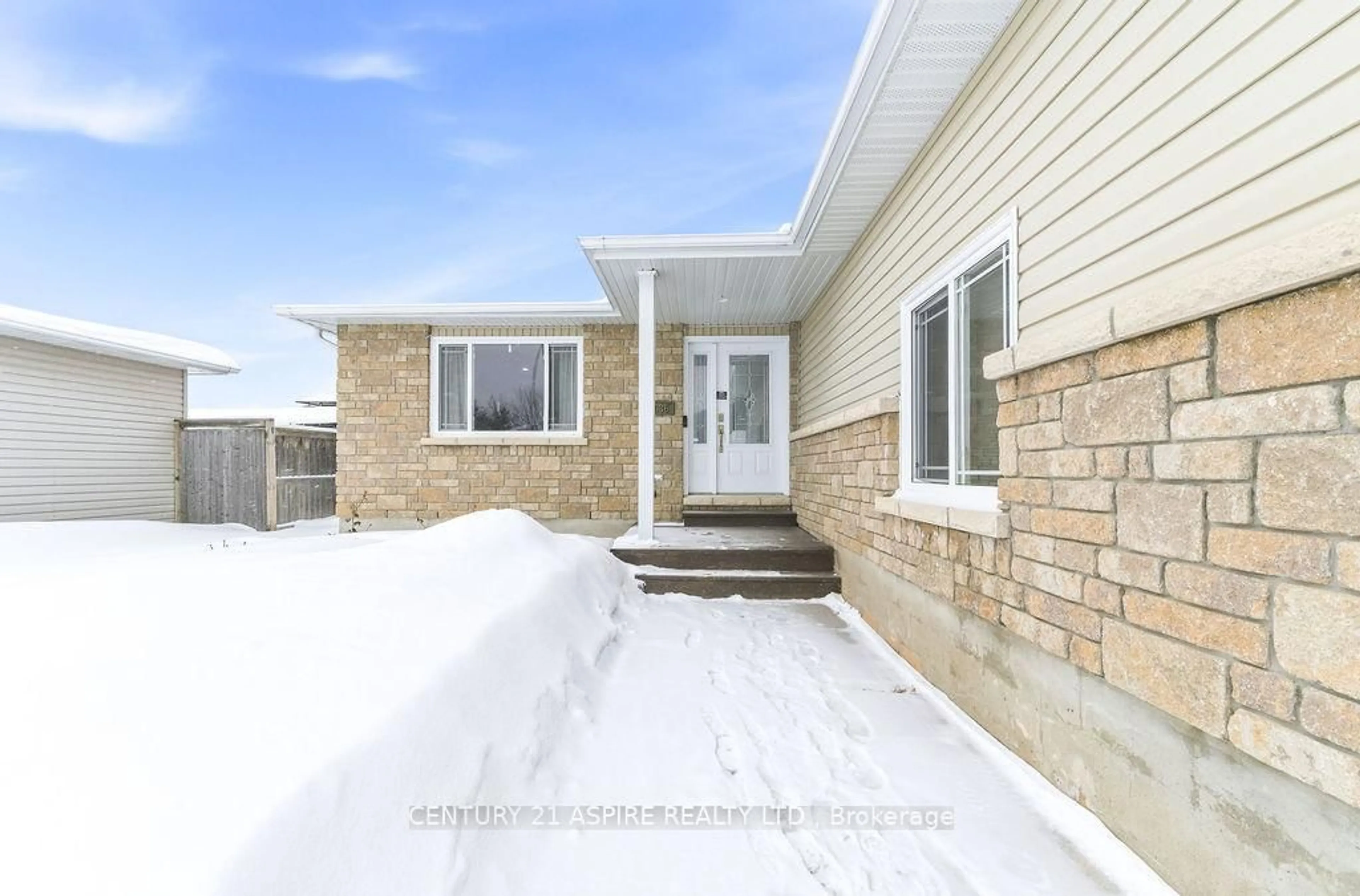 Unknown for 2036 Sandstone Cres, Petawawa Ontario K8H 0A6