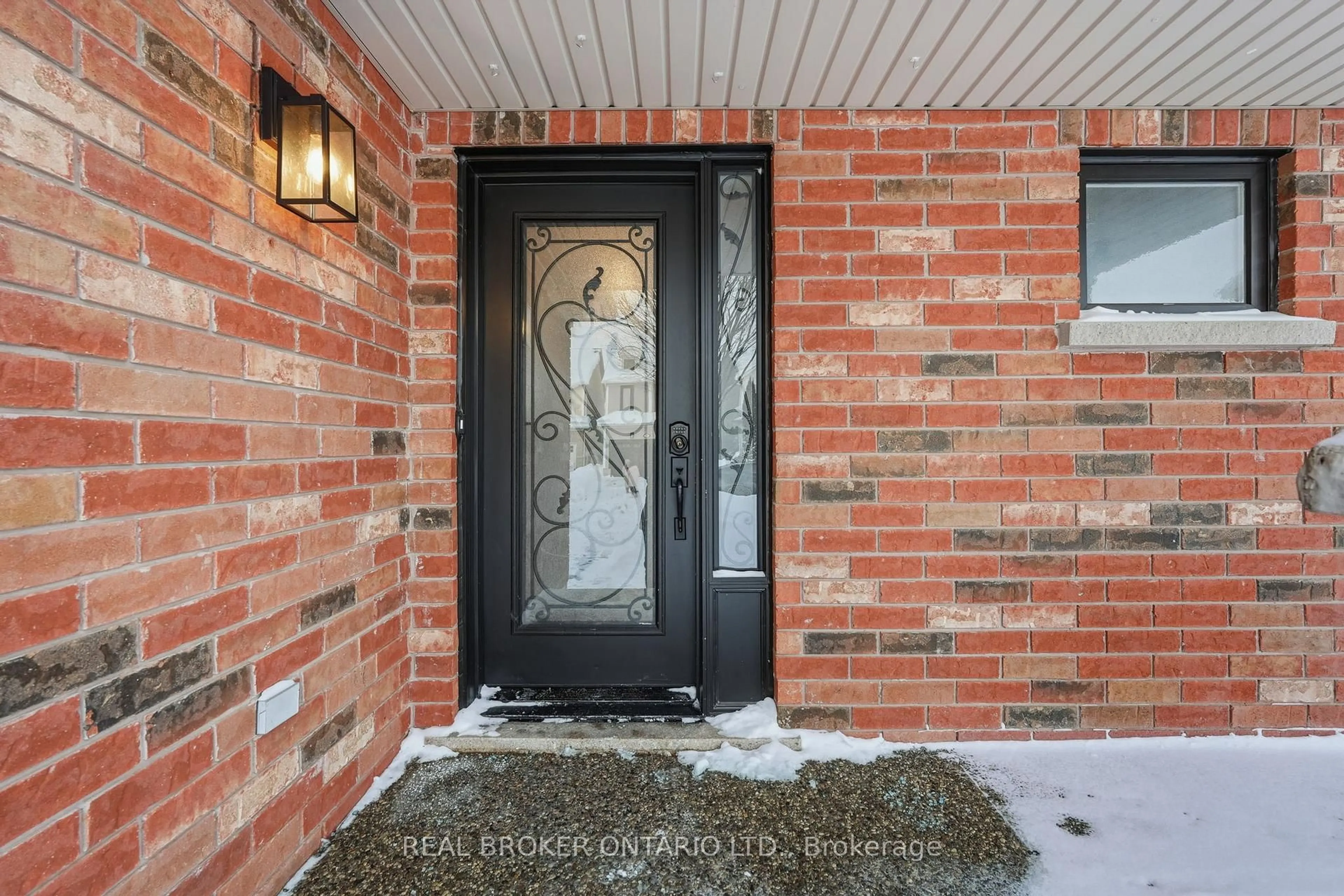 Indoor entryway for 76 Buttercup Cres, Hamilton Ontario L8B 0X9