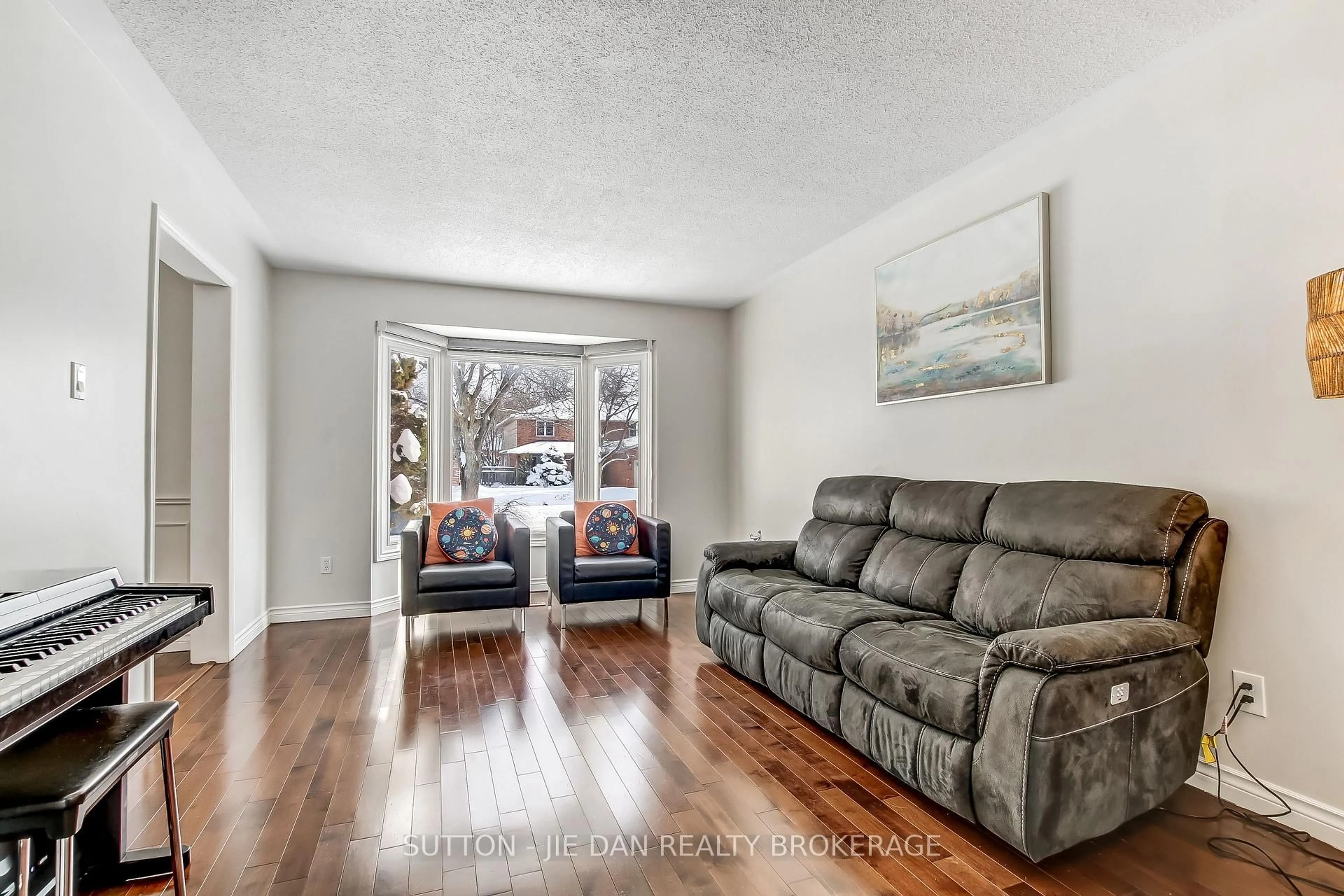 Living room with furniture, unknown for 33 Repton Ave, London North Ontario N5X 3G3