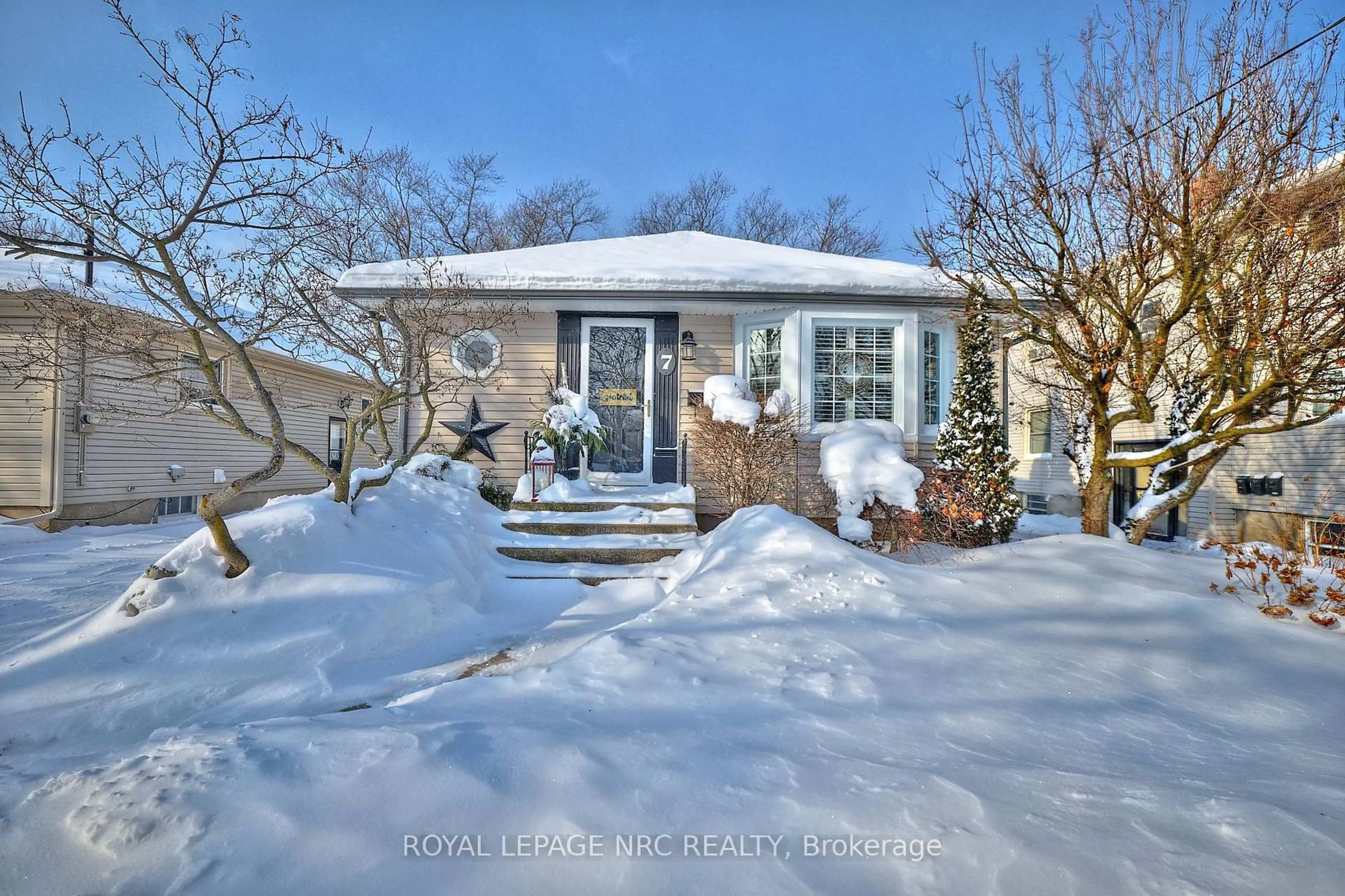 Unknown for 7 Perth St, St. Catharines Ontario L2P 3C8