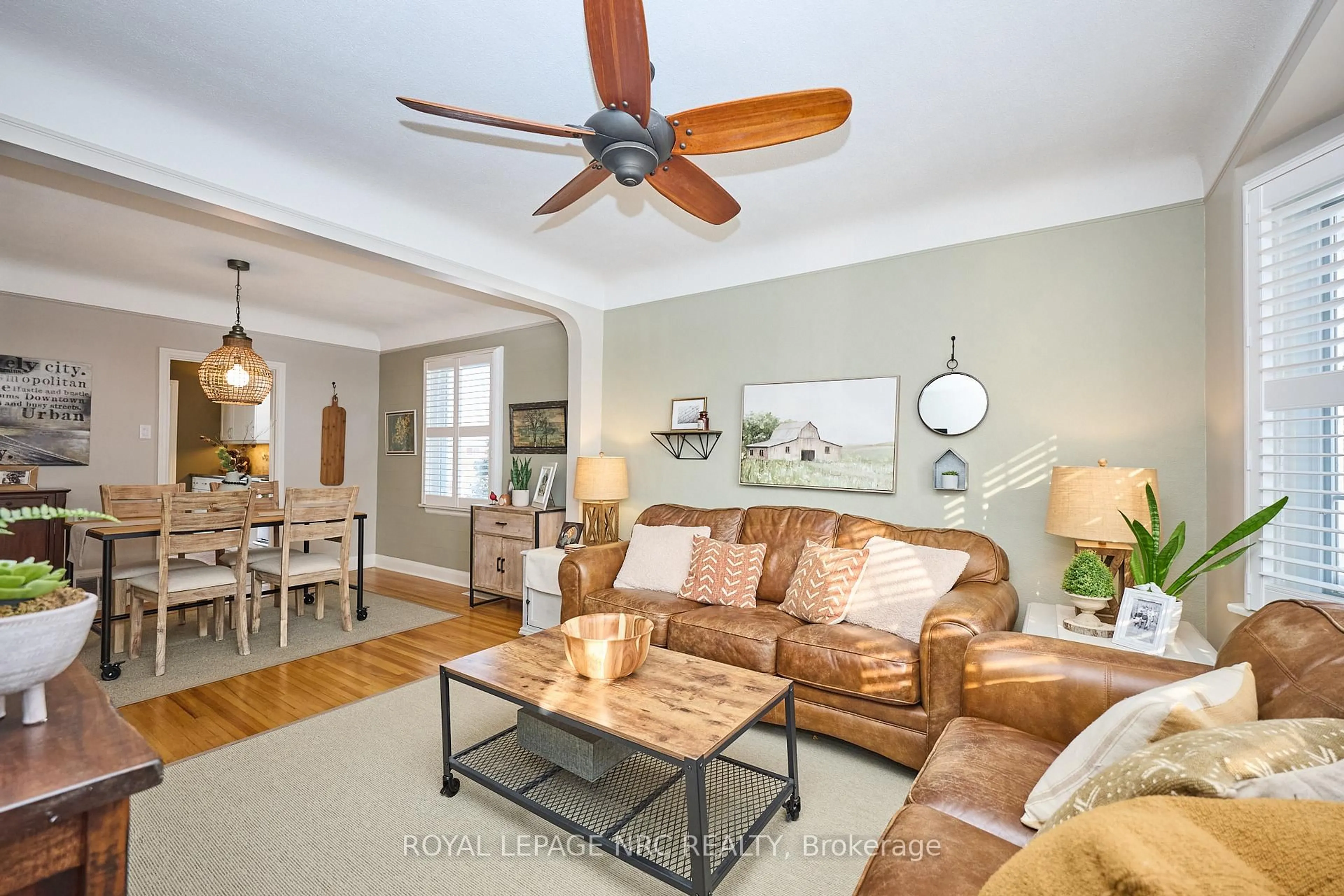 Living room with furniture, unknown for 7 Perth St, St. Catharines Ontario L2P 3C8