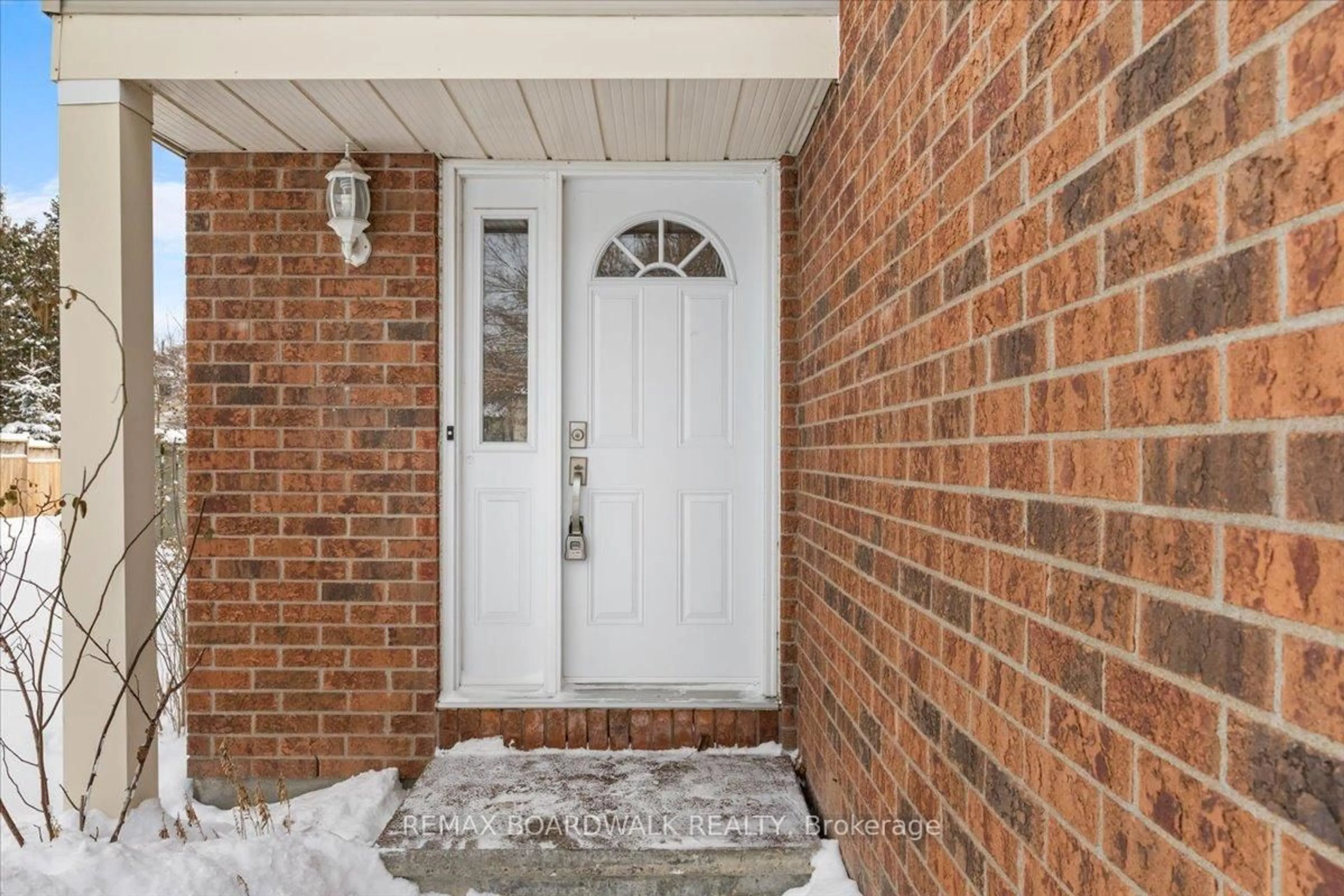 Indoor entryway for 111 Celtic Crt, Ottawa Ontario K1T 2A1