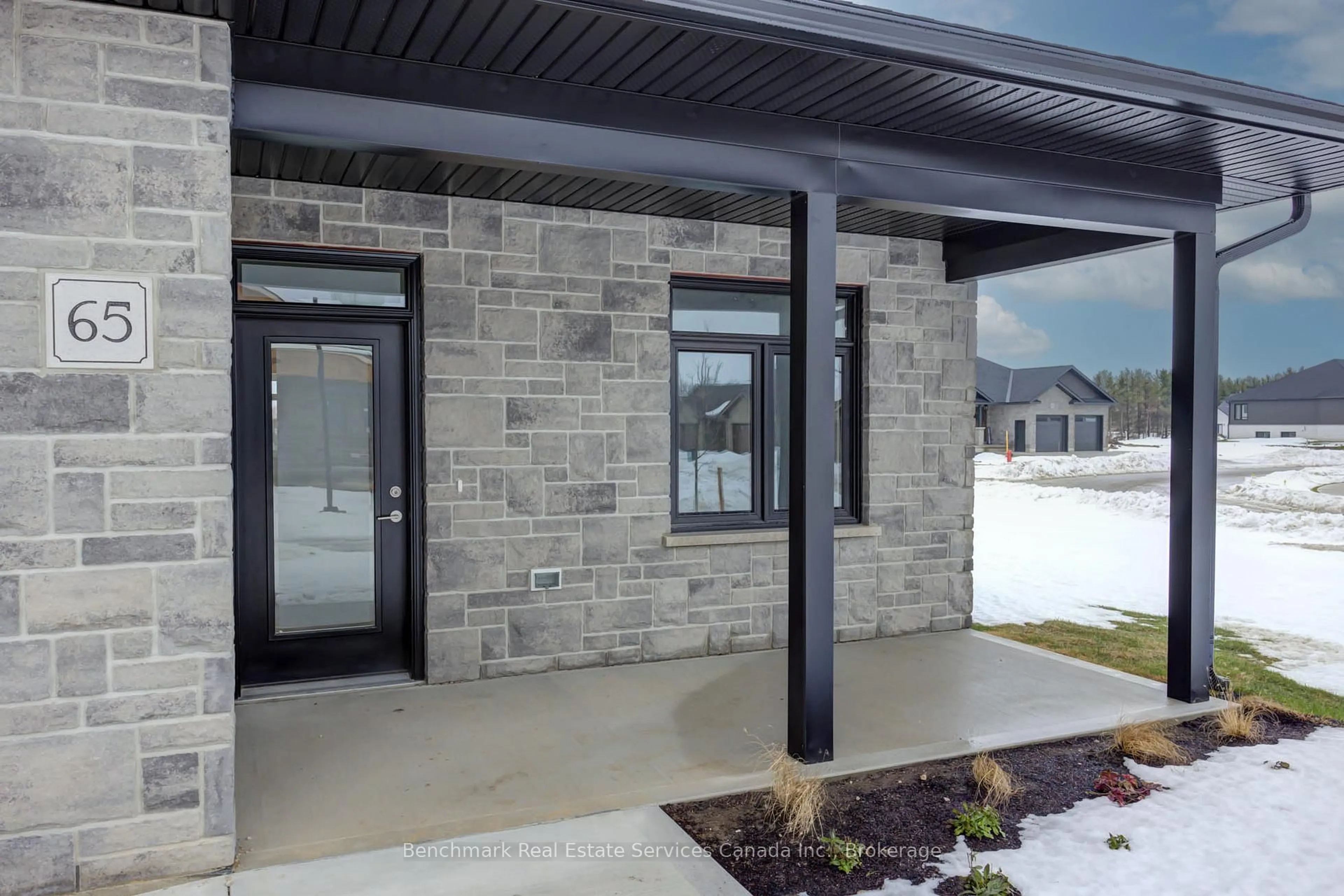 Indoor entryway for 65 Cavalier Cres, Huron-Kinloss Ontario N0G 2R0