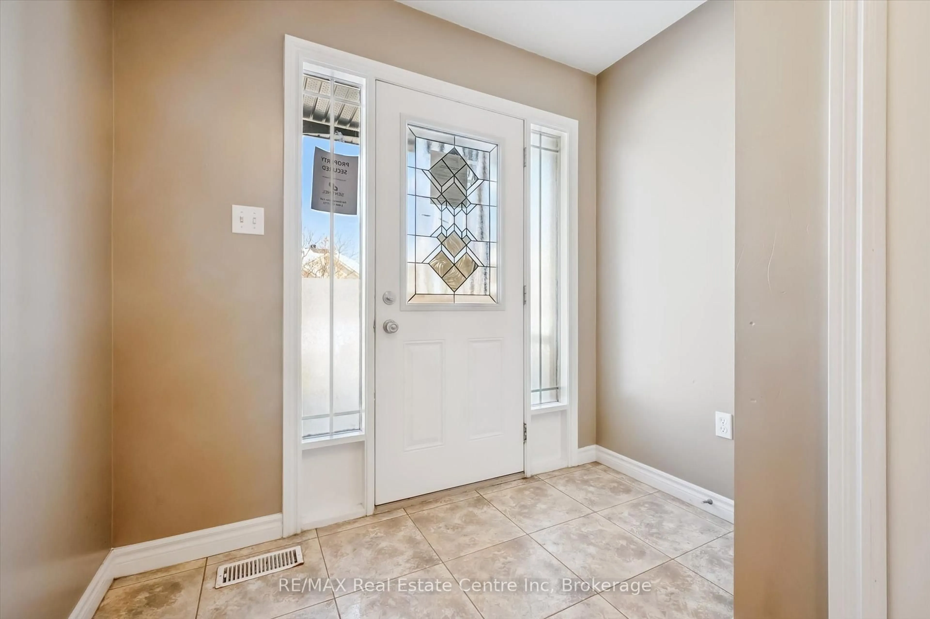 Indoor entryway for 44 Dominion Dr, Guelph Ontario N1L 0B4