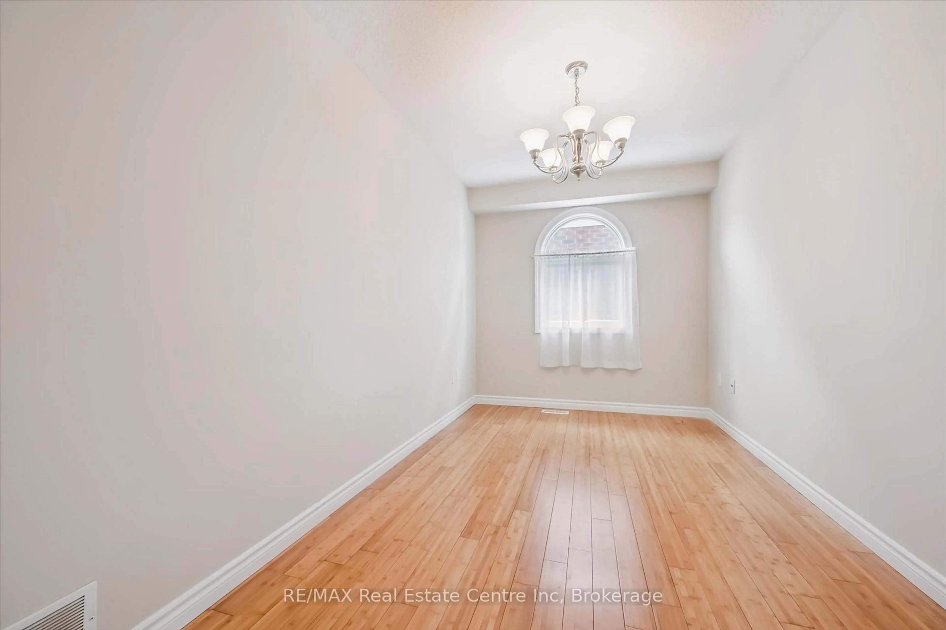 A pic of a room for 44 Dominion Dr, Guelph Ontario N1L 0B4