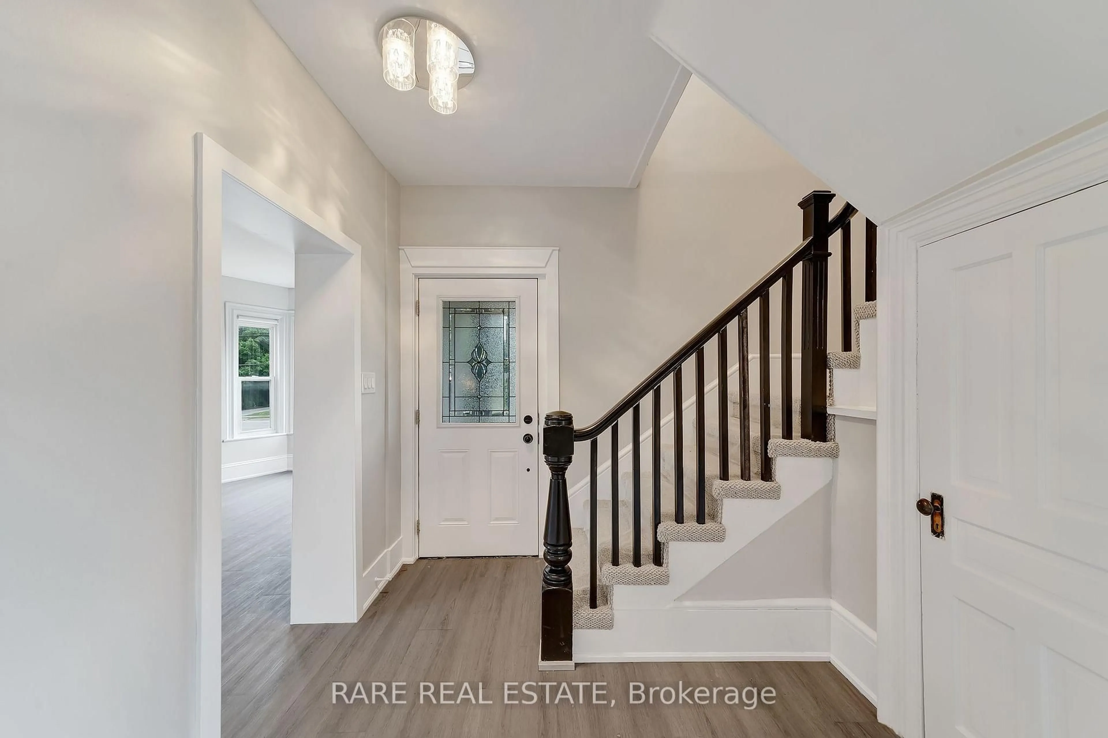 Indoor entryway for 4372 Ontario St, Lincoln Ontario L0R 1B0