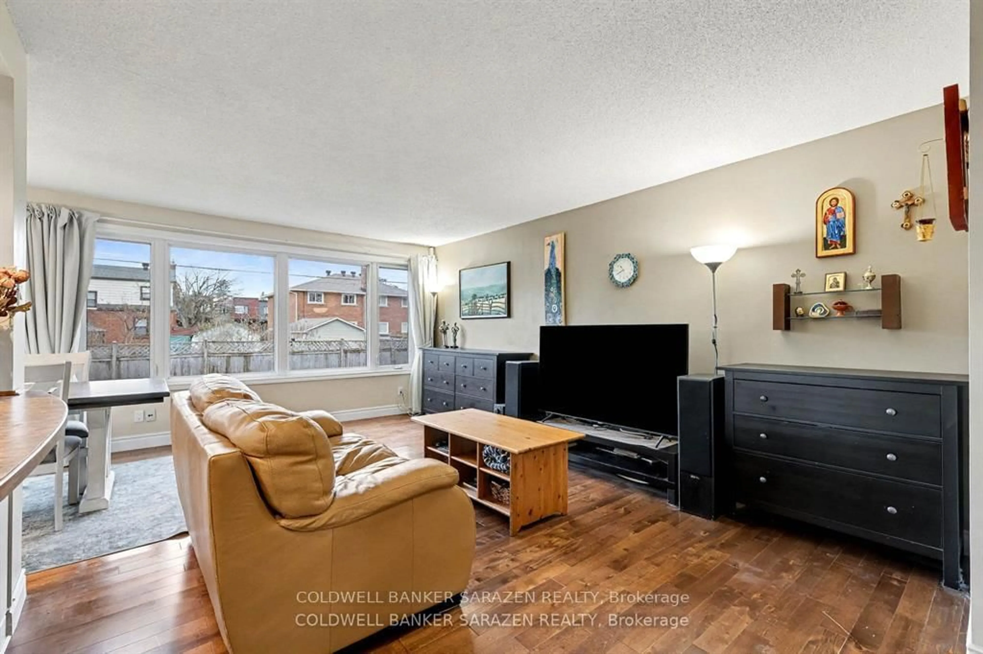 Living room with furniture, unknown for 868 Duberry St, Ottawa Ontario K2A 3T3