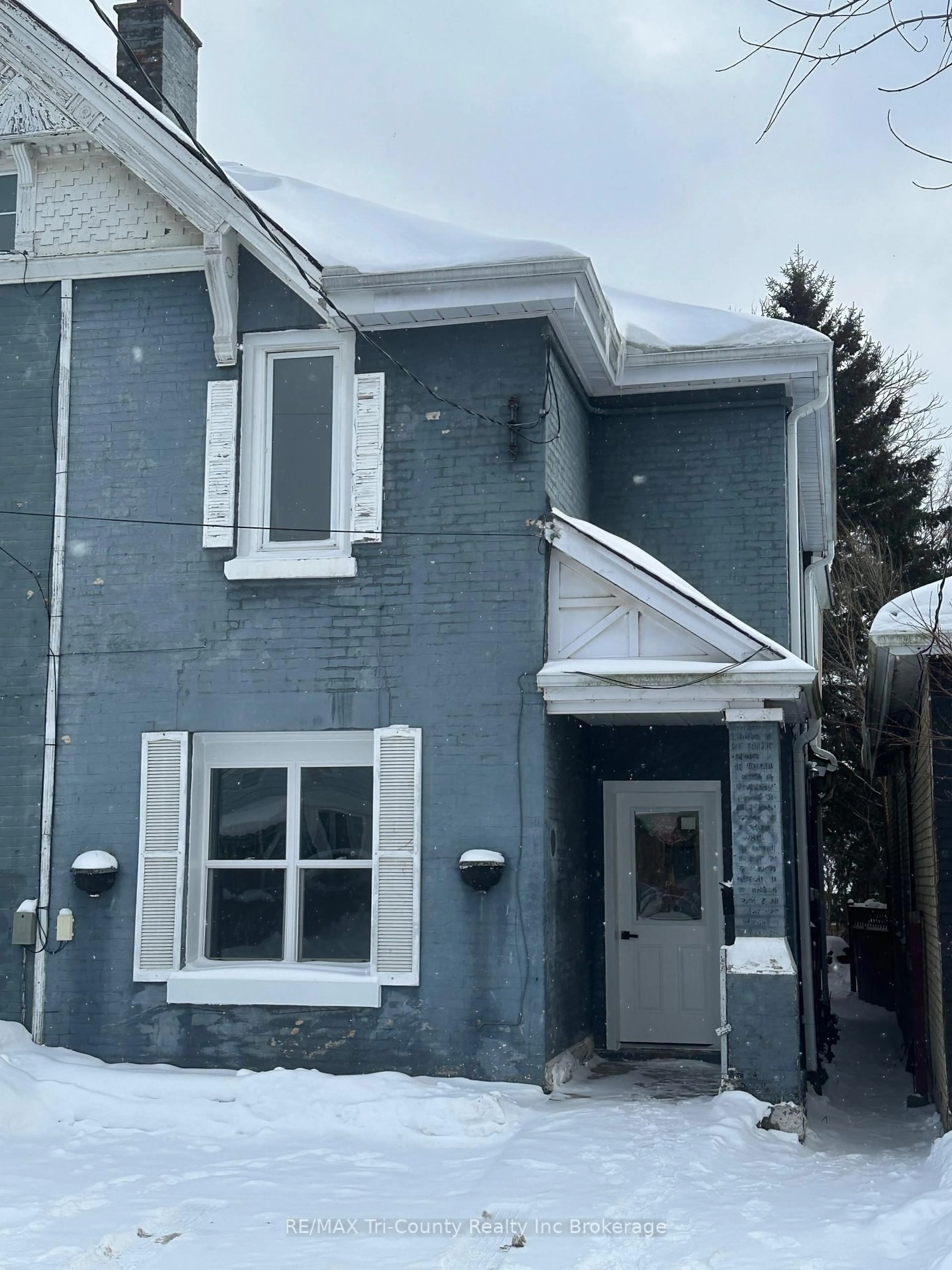 Home with vinyl exterior material, building for 719 Elias St, London East Ontario N5W 3N8