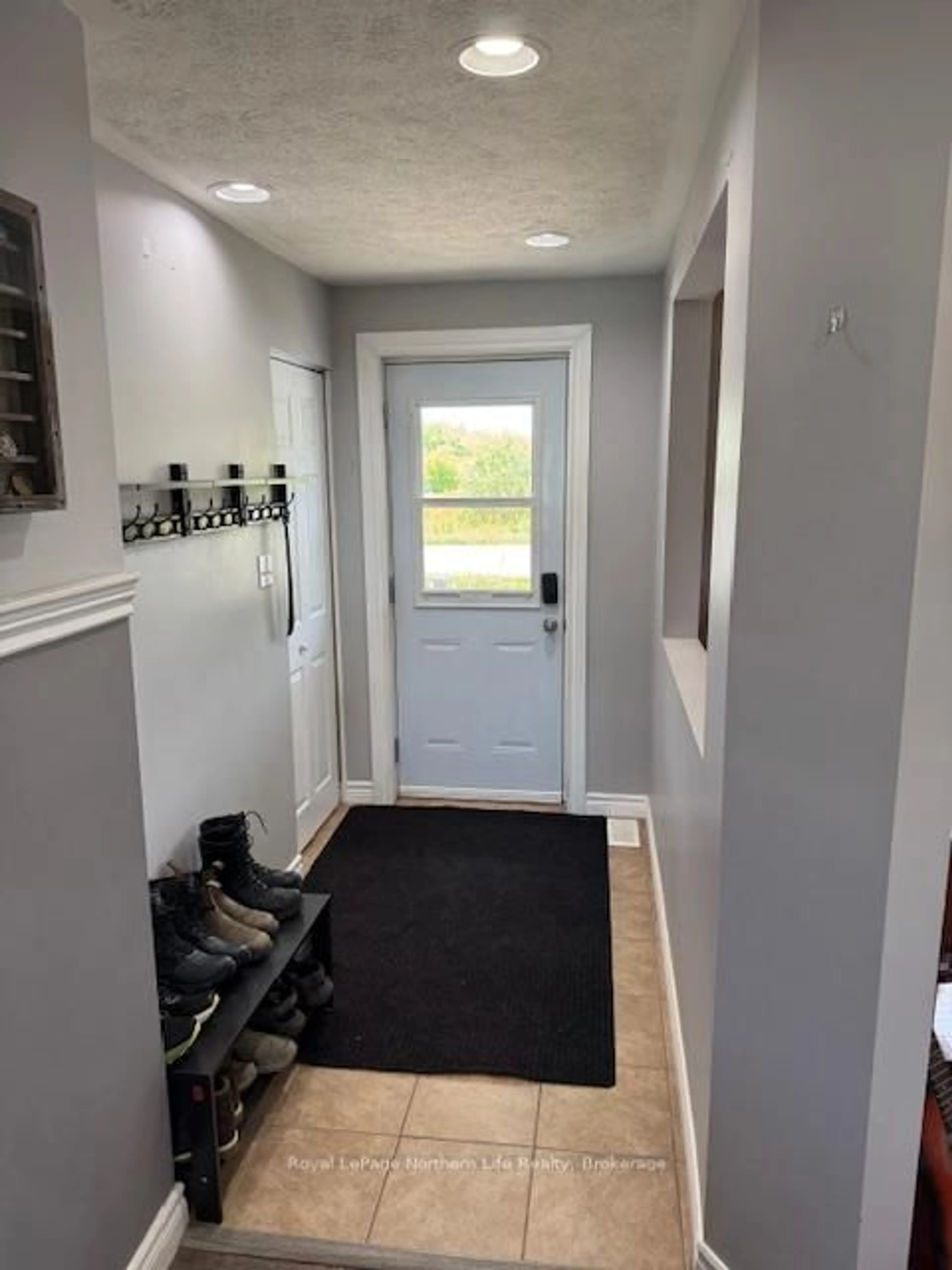 Indoor entryway for 53 Waterfront Dr, West Nipissing Ontario P0H 1G0