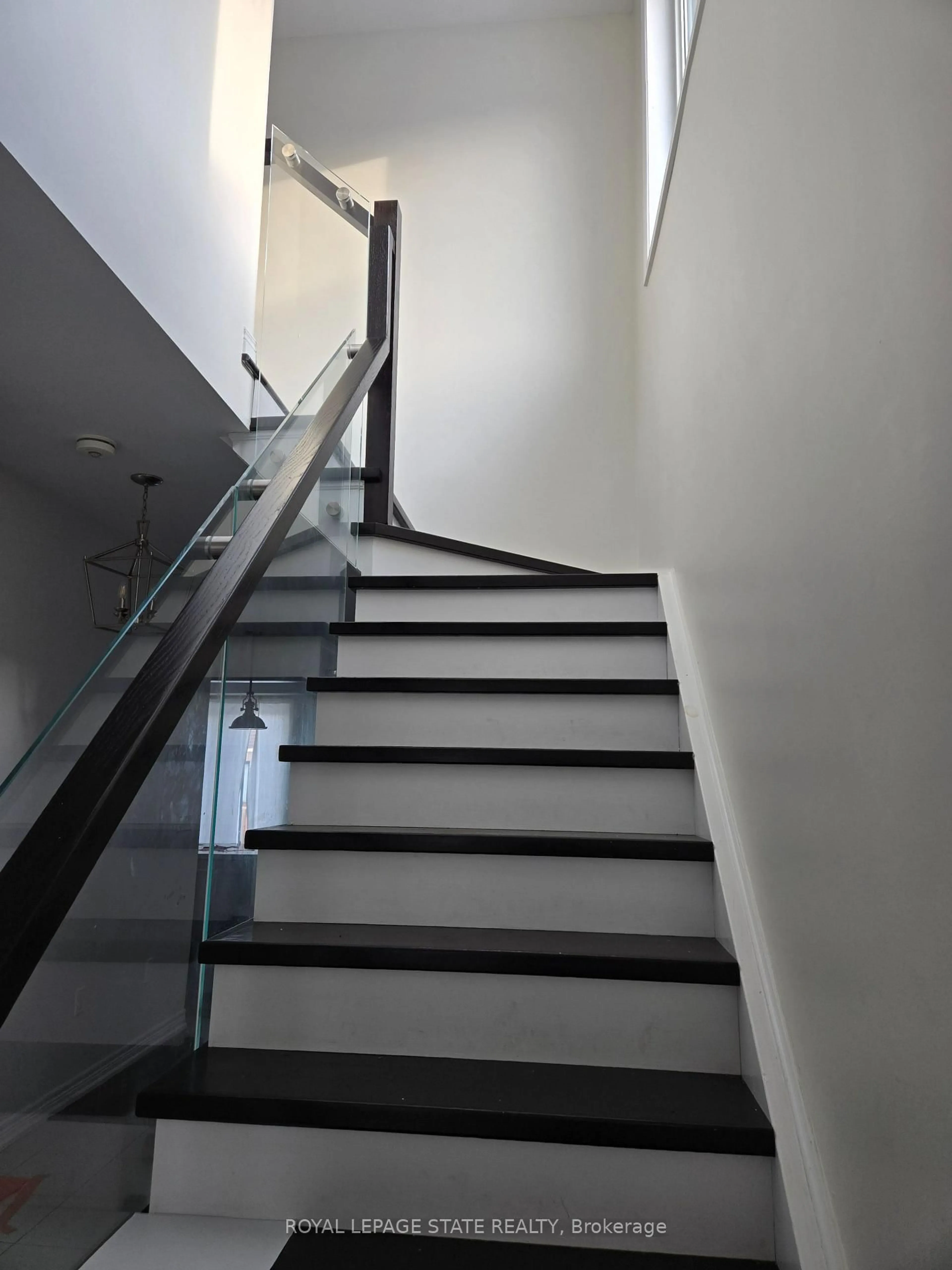 Stairs for 1890 Rymal Rd #180, Hamilton Ontario L0R 1P0