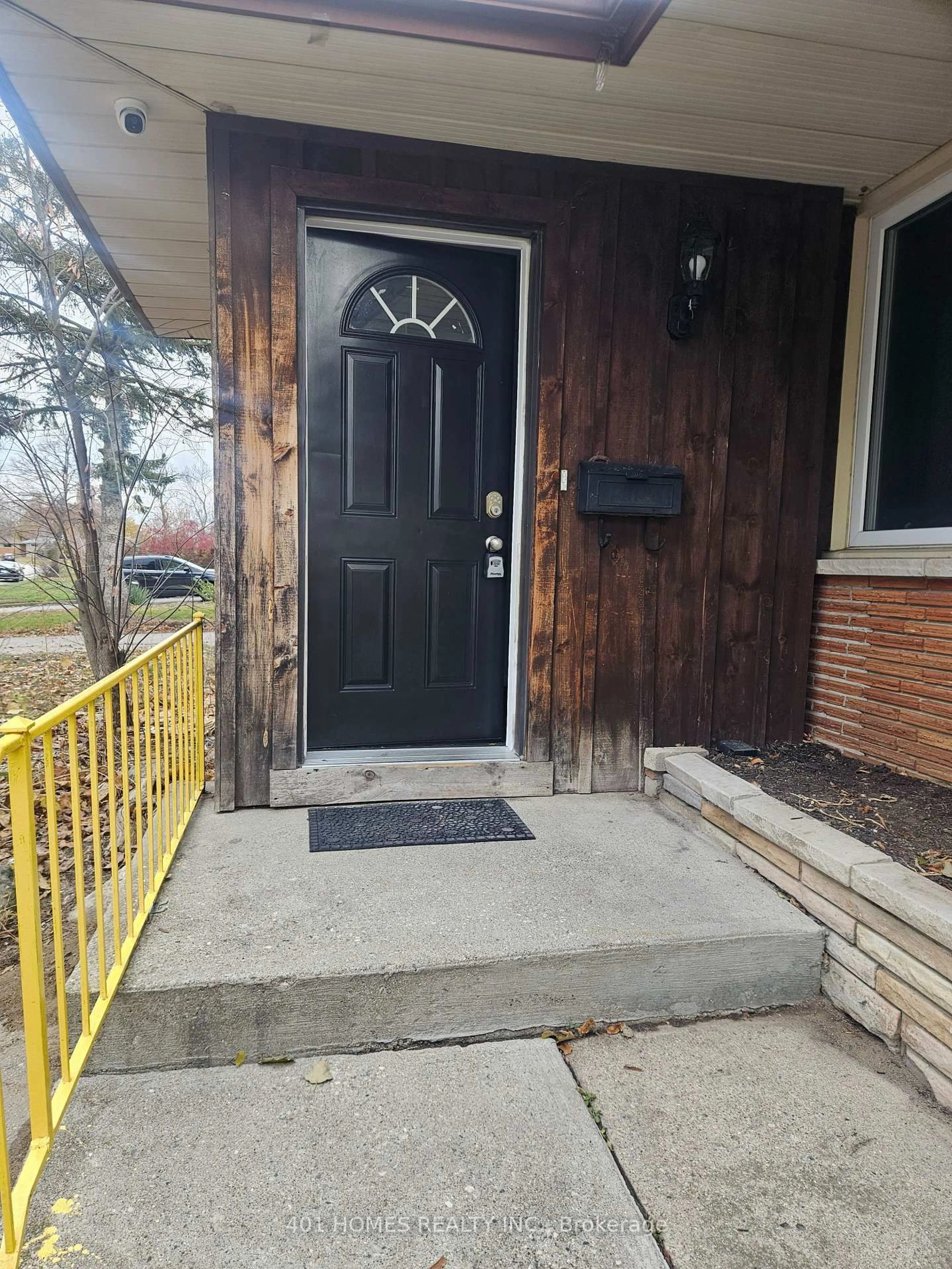 Indoor entryway for 134 Mark St, London East Ontario N5V 2G9