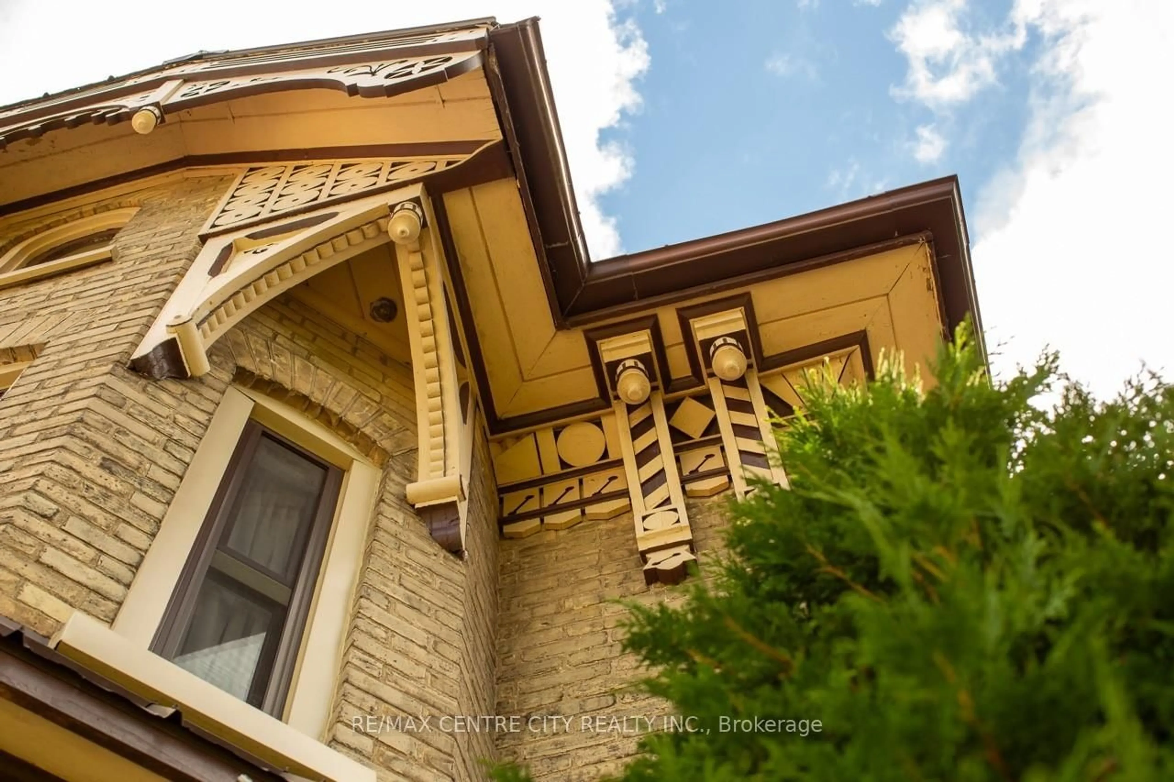 Home with brick exterior material, building for 218 Woodstock St, East Zorra-Tavistock Ontario N0B 2R0