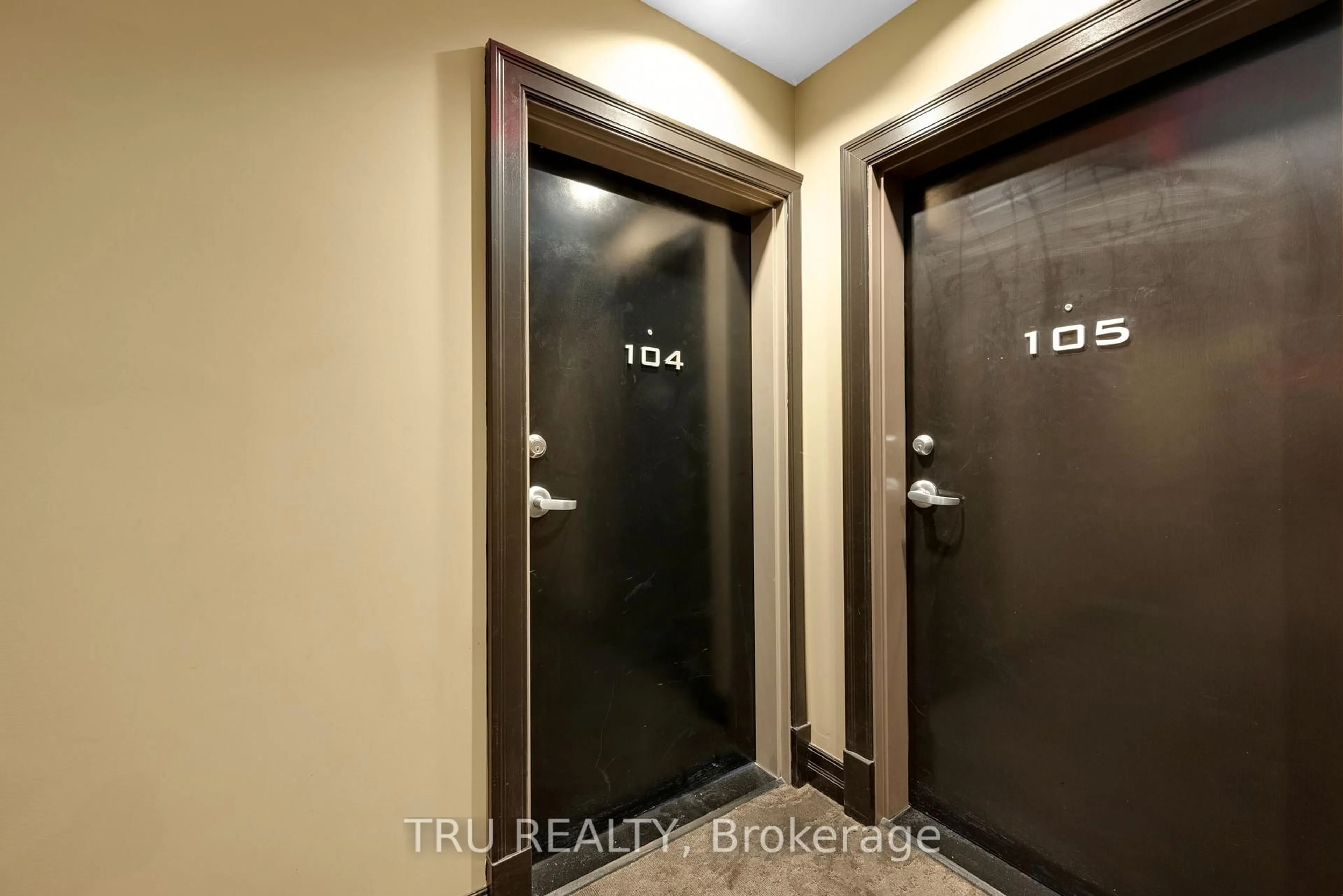 Indoor entryway for 314 Central Park Dr #104, Ottawa Ontario K2C 0R2