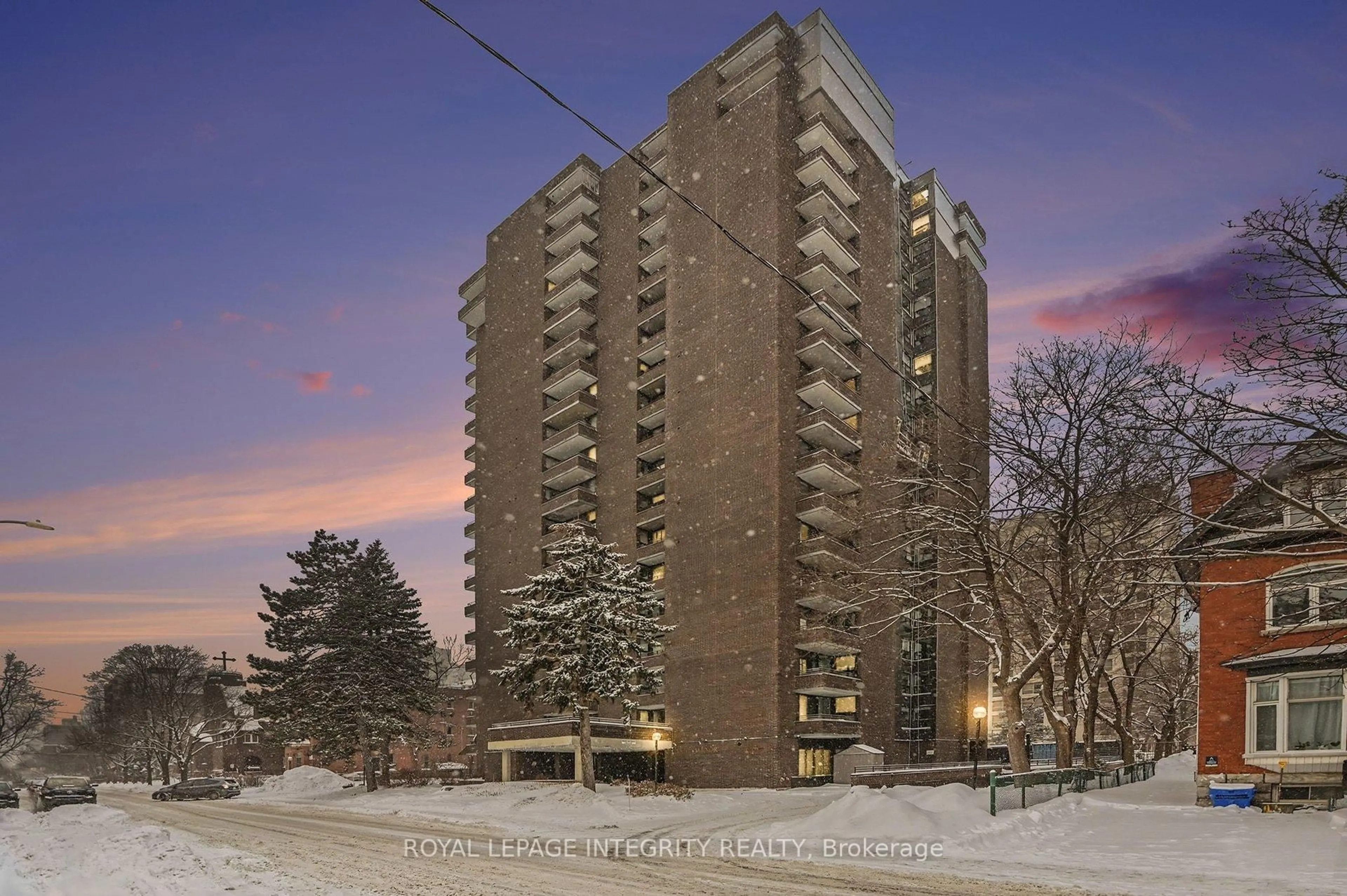 Unknown for 71 Somerset St #304, Ottawa Ontario K2P 2G2