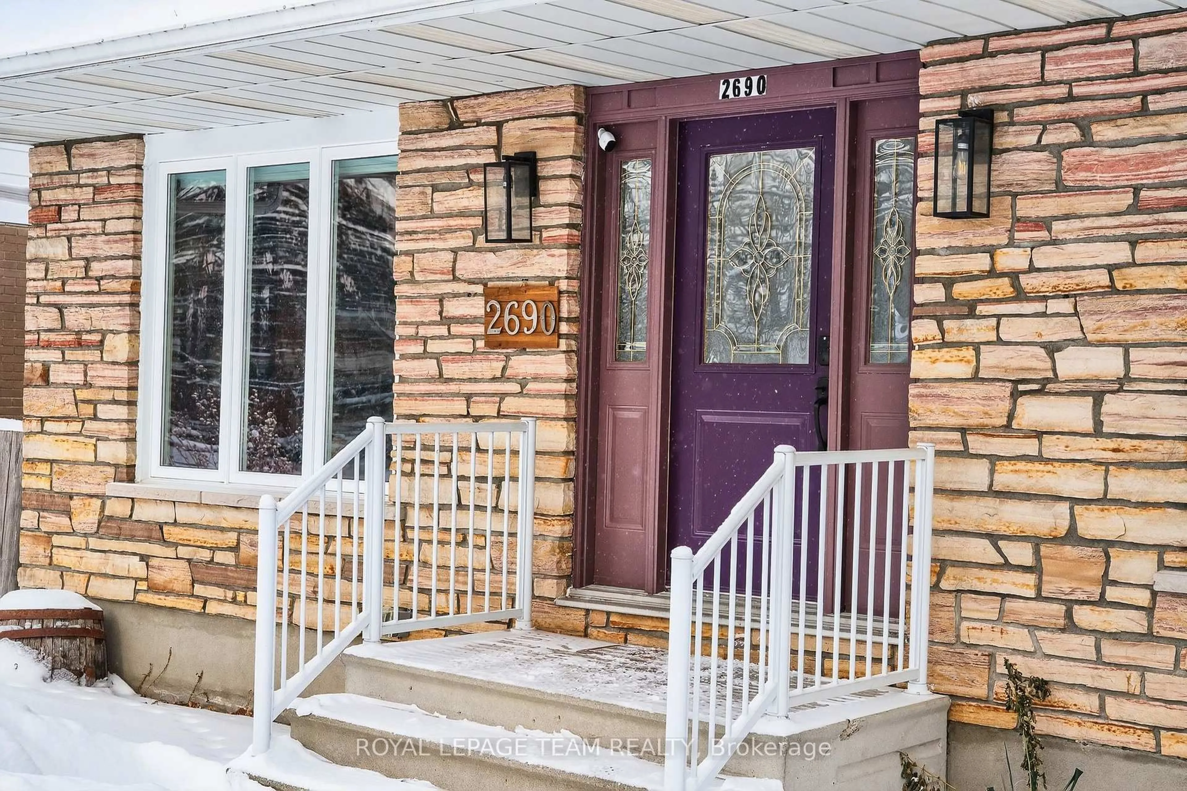 Unknown for 2690 Hickson Cres, Ottawa Ontario K2H 6Y6